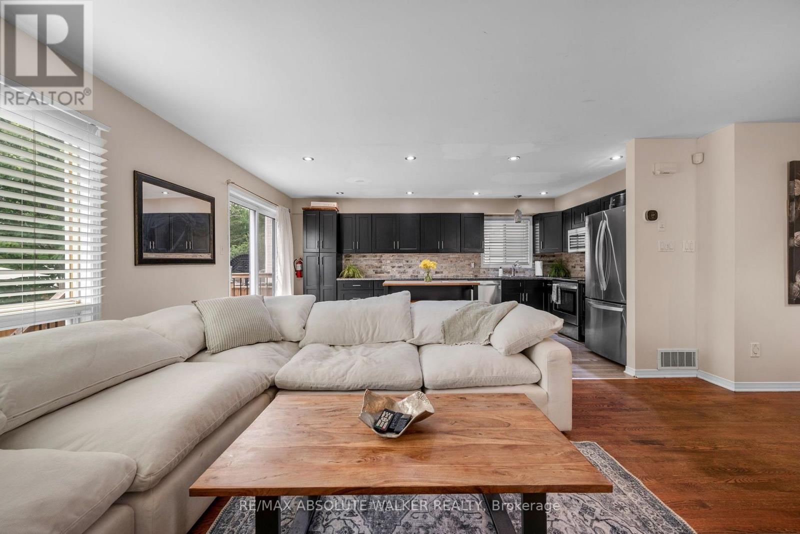 32 ROBERGE CRESCENT - 8
