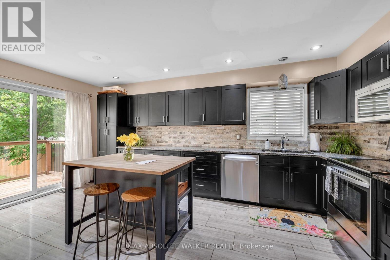 32 ROBERGE CRESCENT - 9