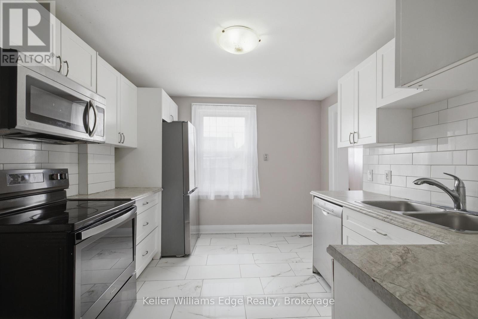 104 ROSSLYN AVENUE N - 14
