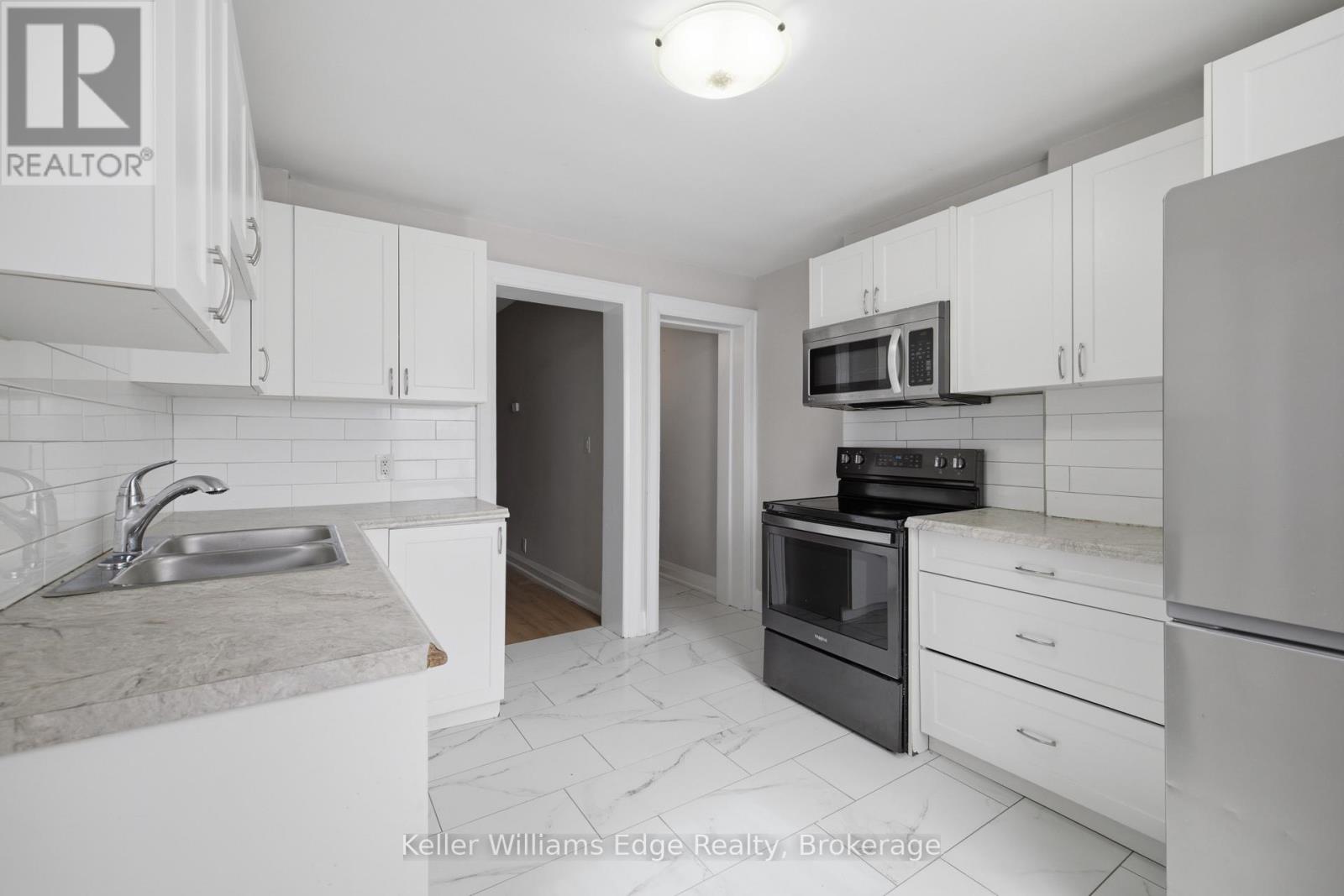 104 ROSSLYN AVENUE N - 16