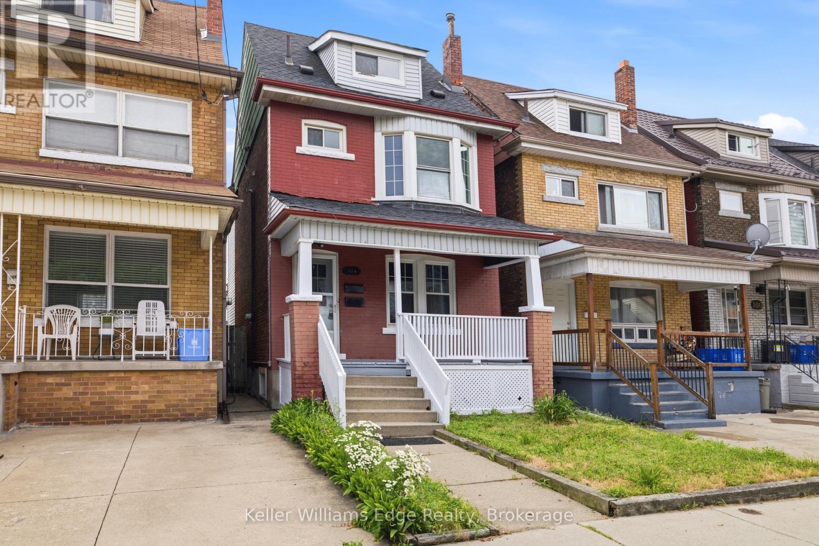 104 ROSSLYN AVENUE N - 2