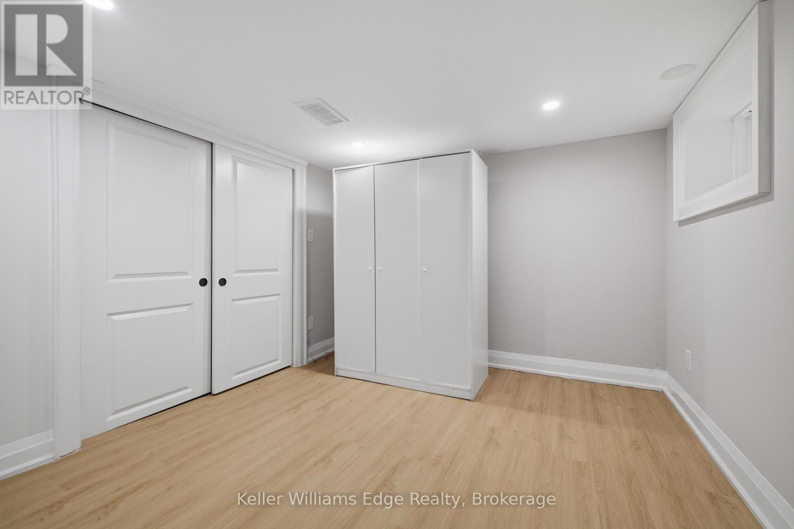 104 ROSSLYN AVENUE N - 20