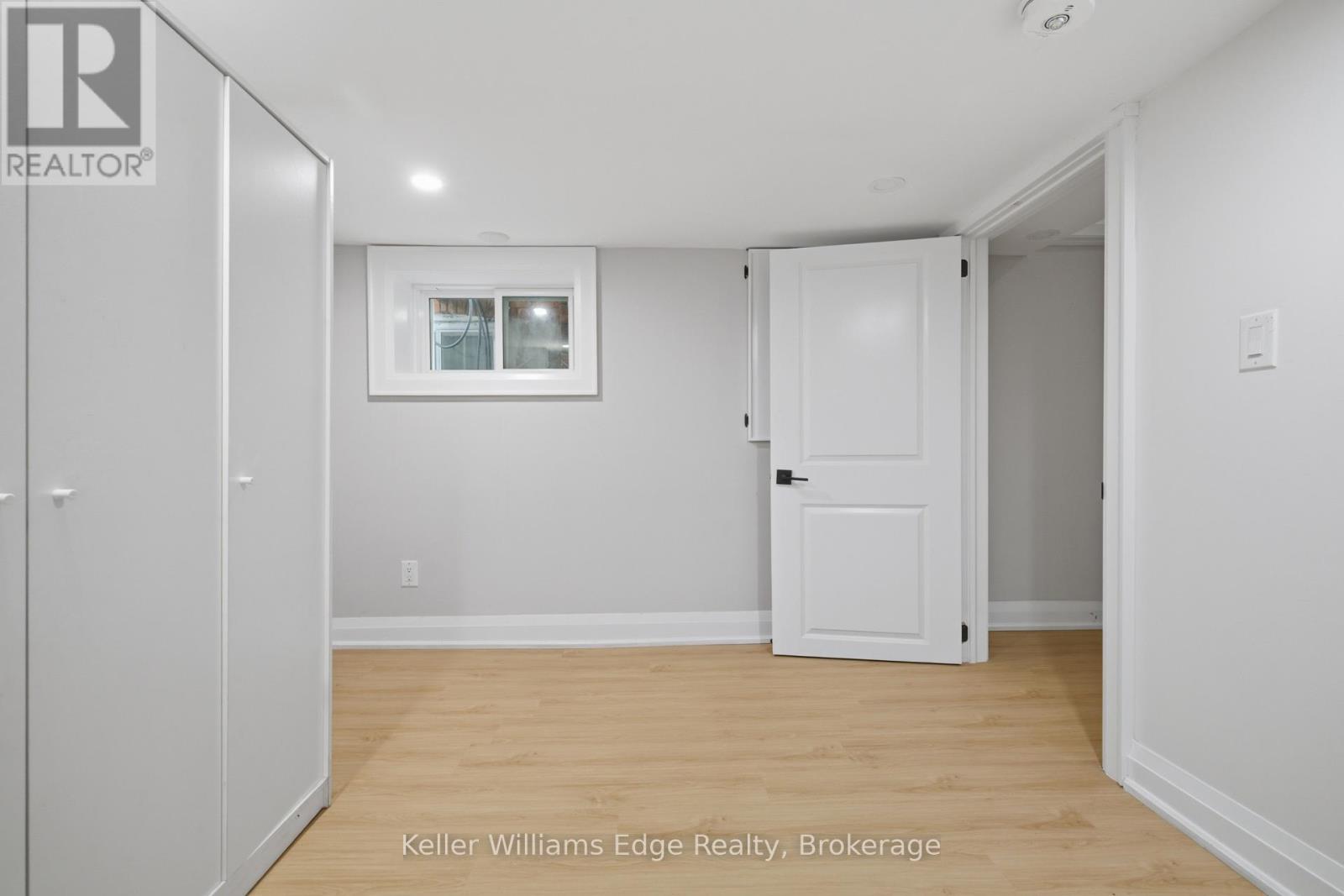 104 ROSSLYN AVENUE N - 21