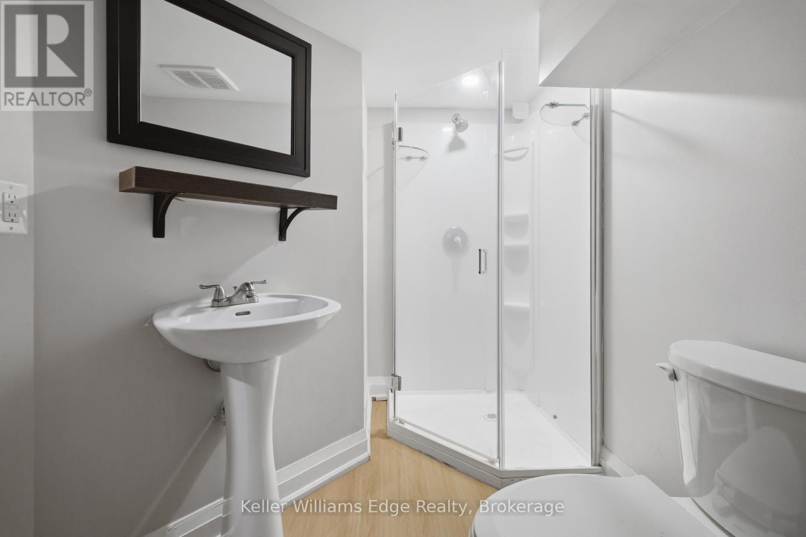 104 ROSSLYN AVENUE N - 22