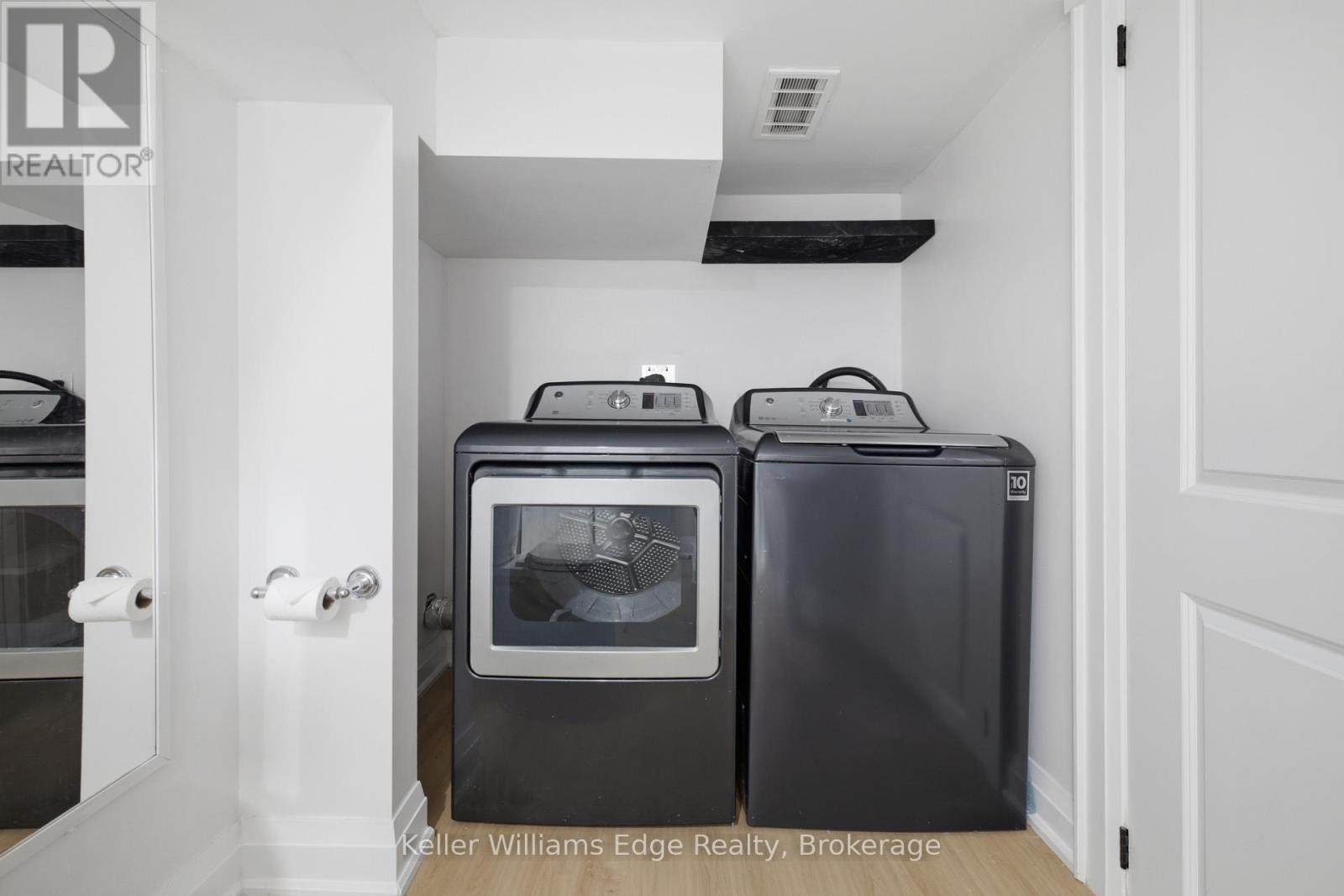 104 ROSSLYN AVENUE N - 23