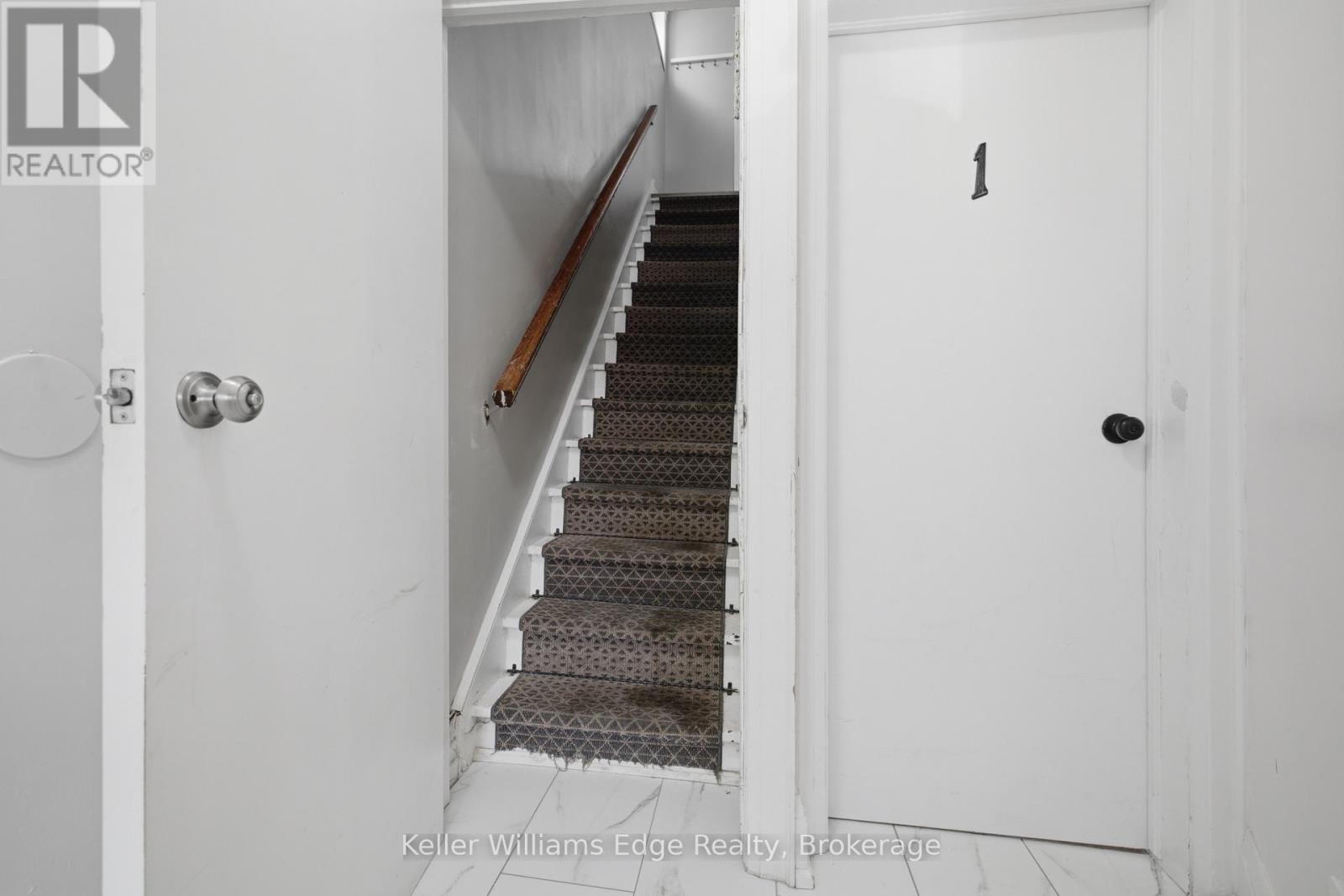 104 ROSSLYN AVENUE N - 26