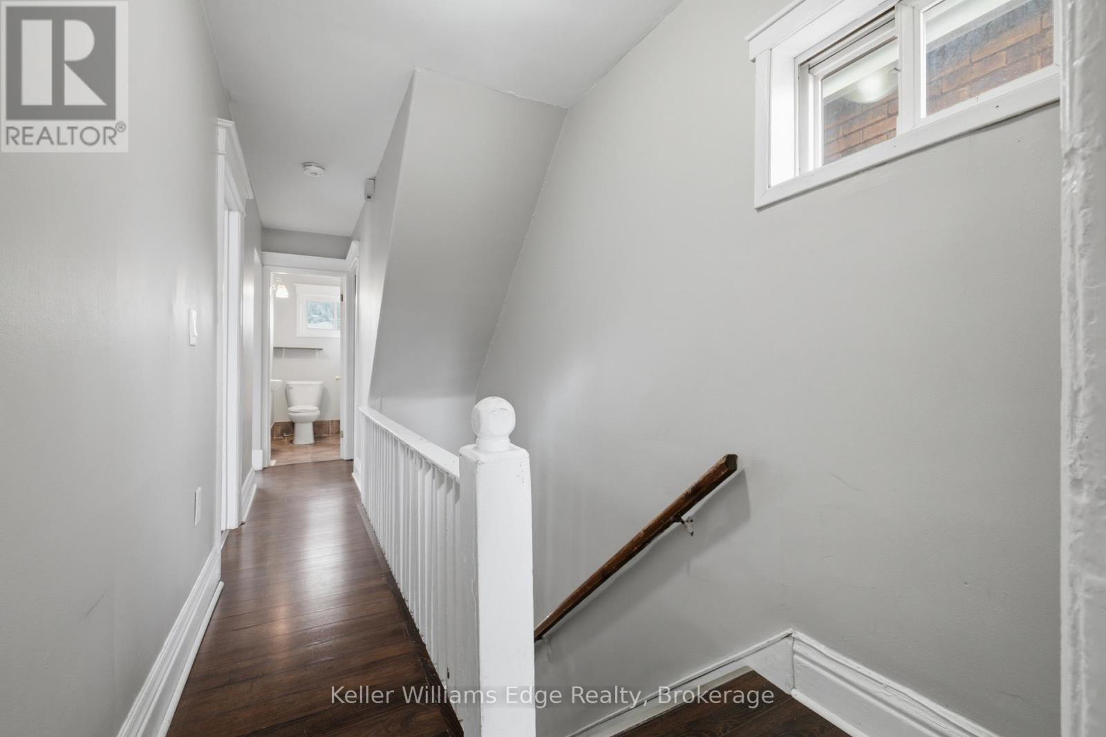 104 ROSSLYN AVENUE N - 27