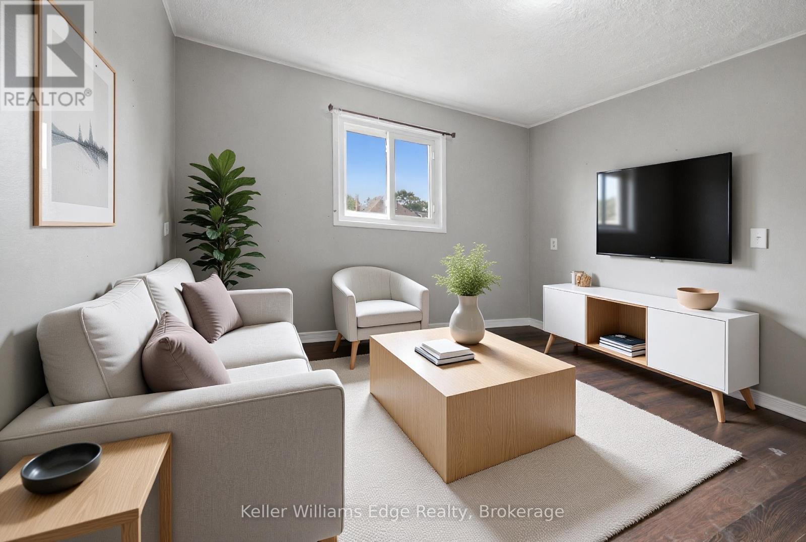 104 ROSSLYN AVENUE N - 29