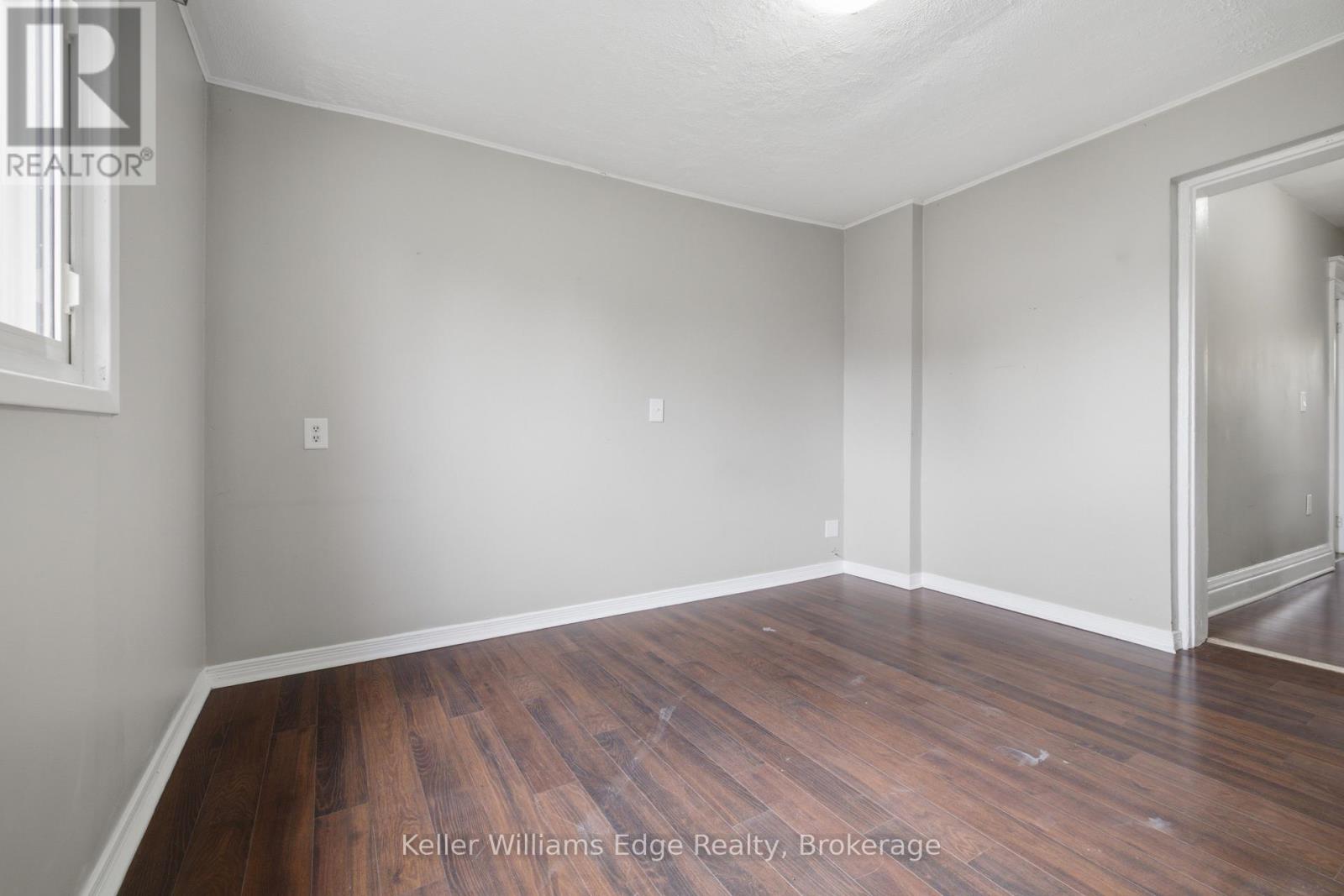 104 ROSSLYN AVENUE N - 30