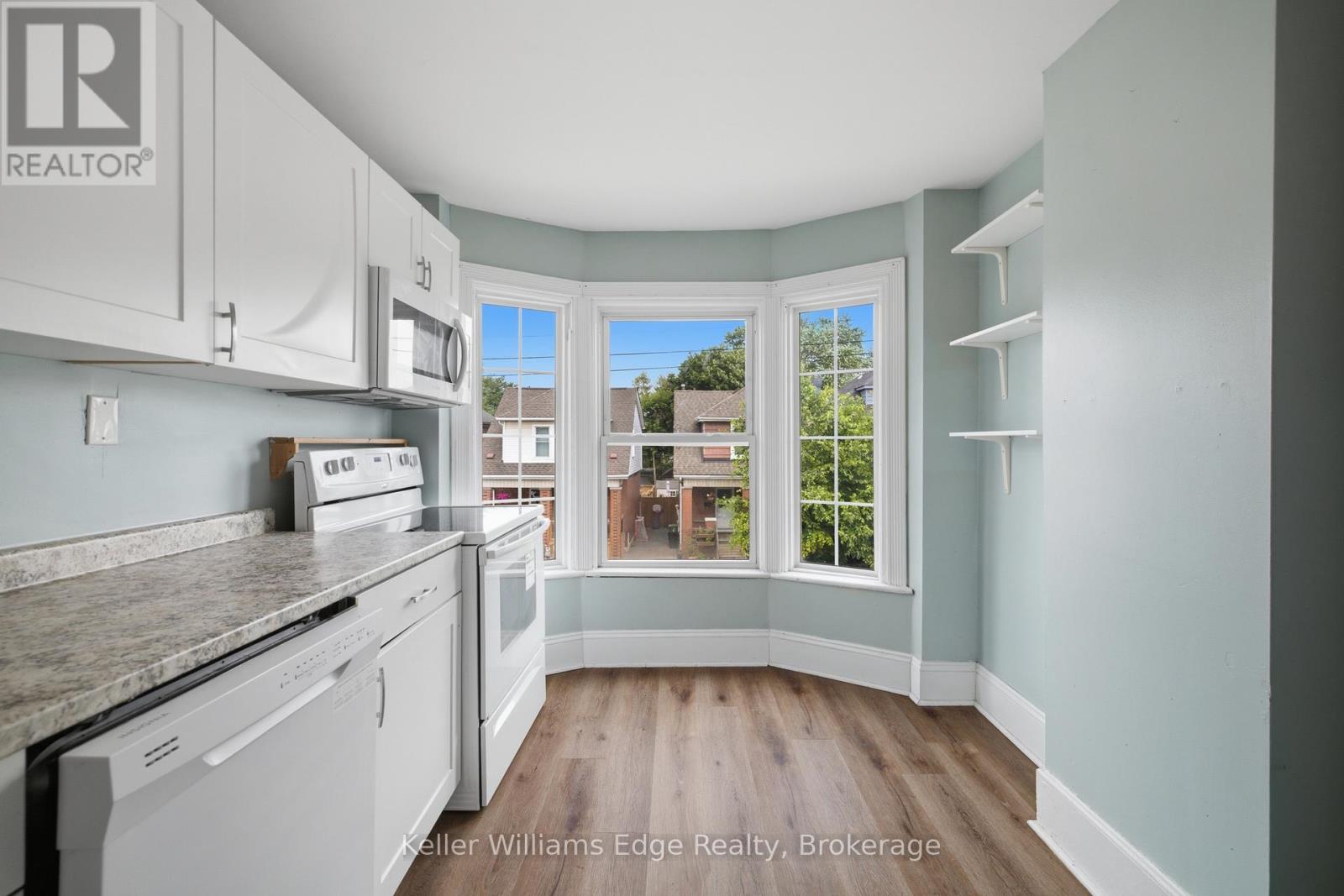 104 ROSSLYN AVENUE N - 35