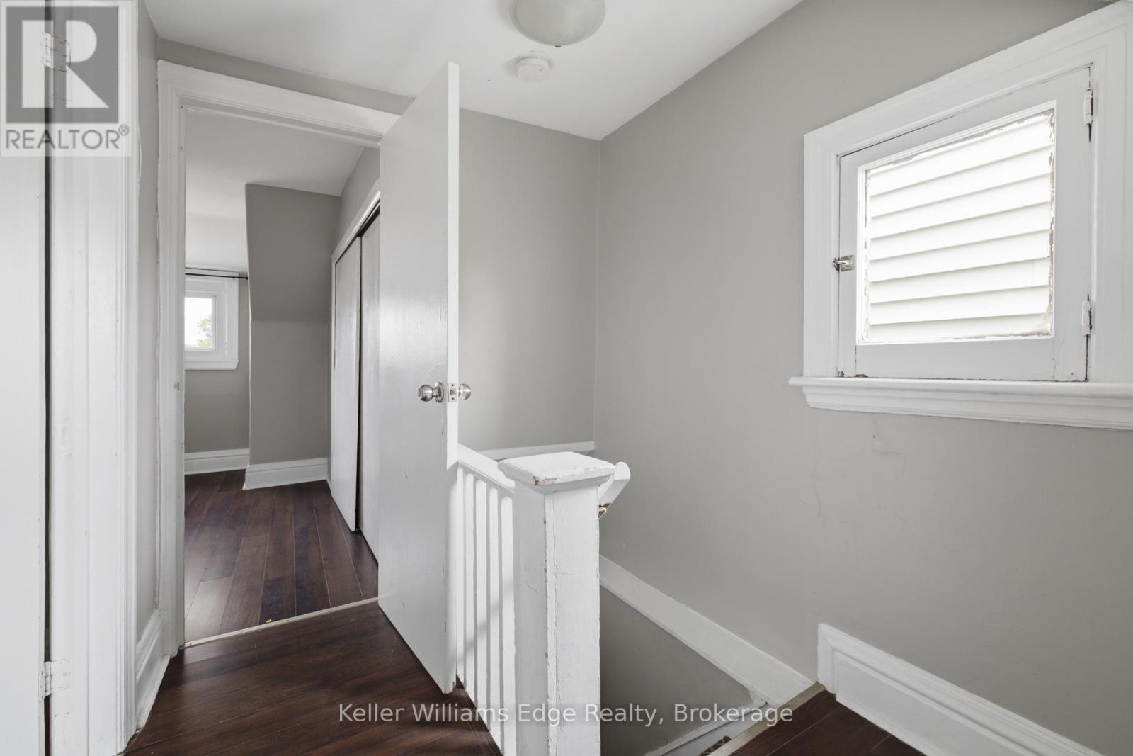 104 ROSSLYN AVENUE N - 38