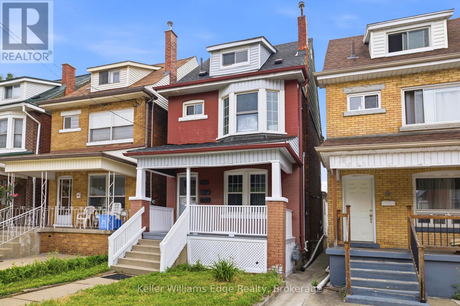 104 ROSSLYN AVENUE N - 4