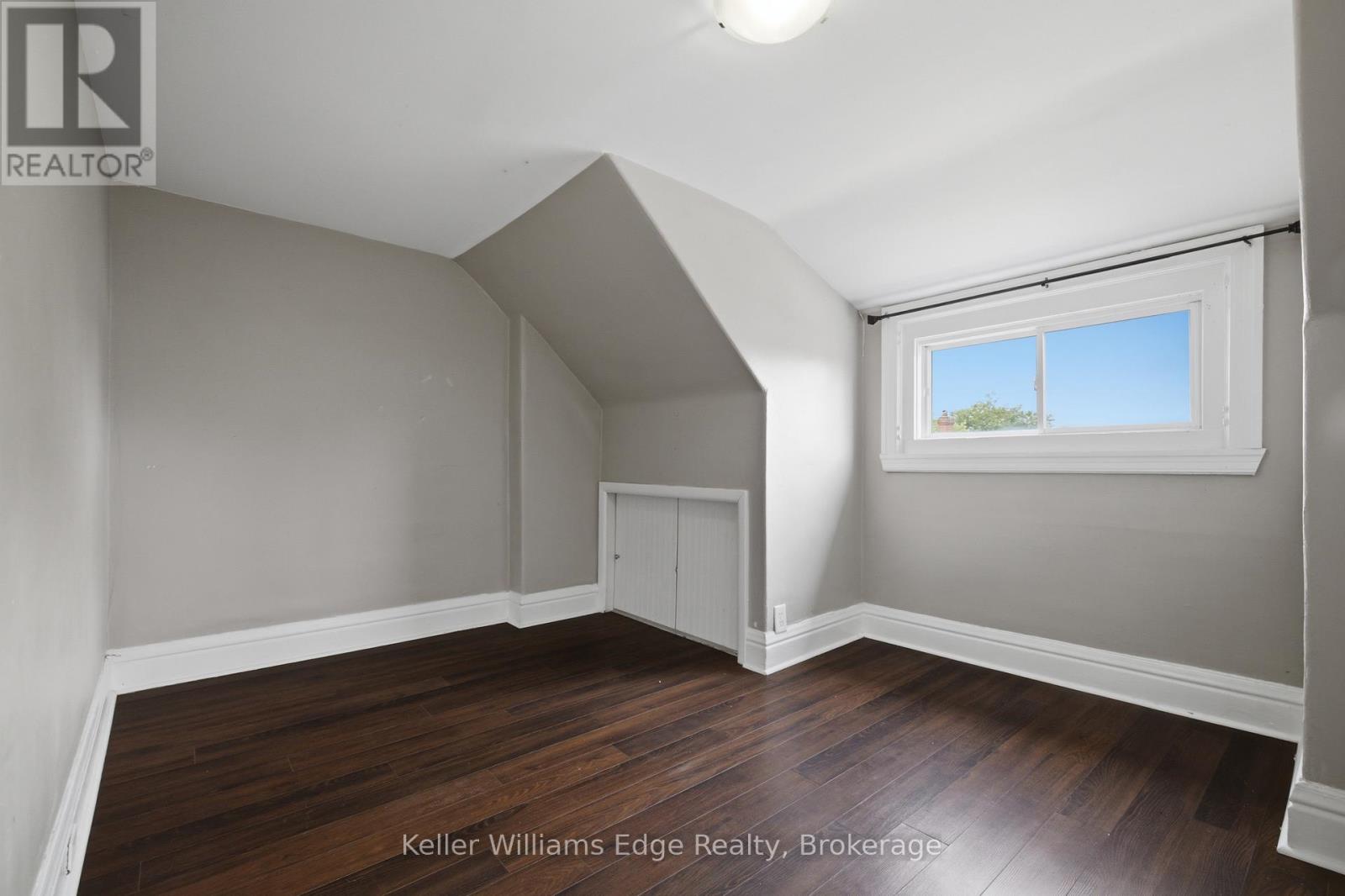 104 ROSSLYN AVENUE N - 41