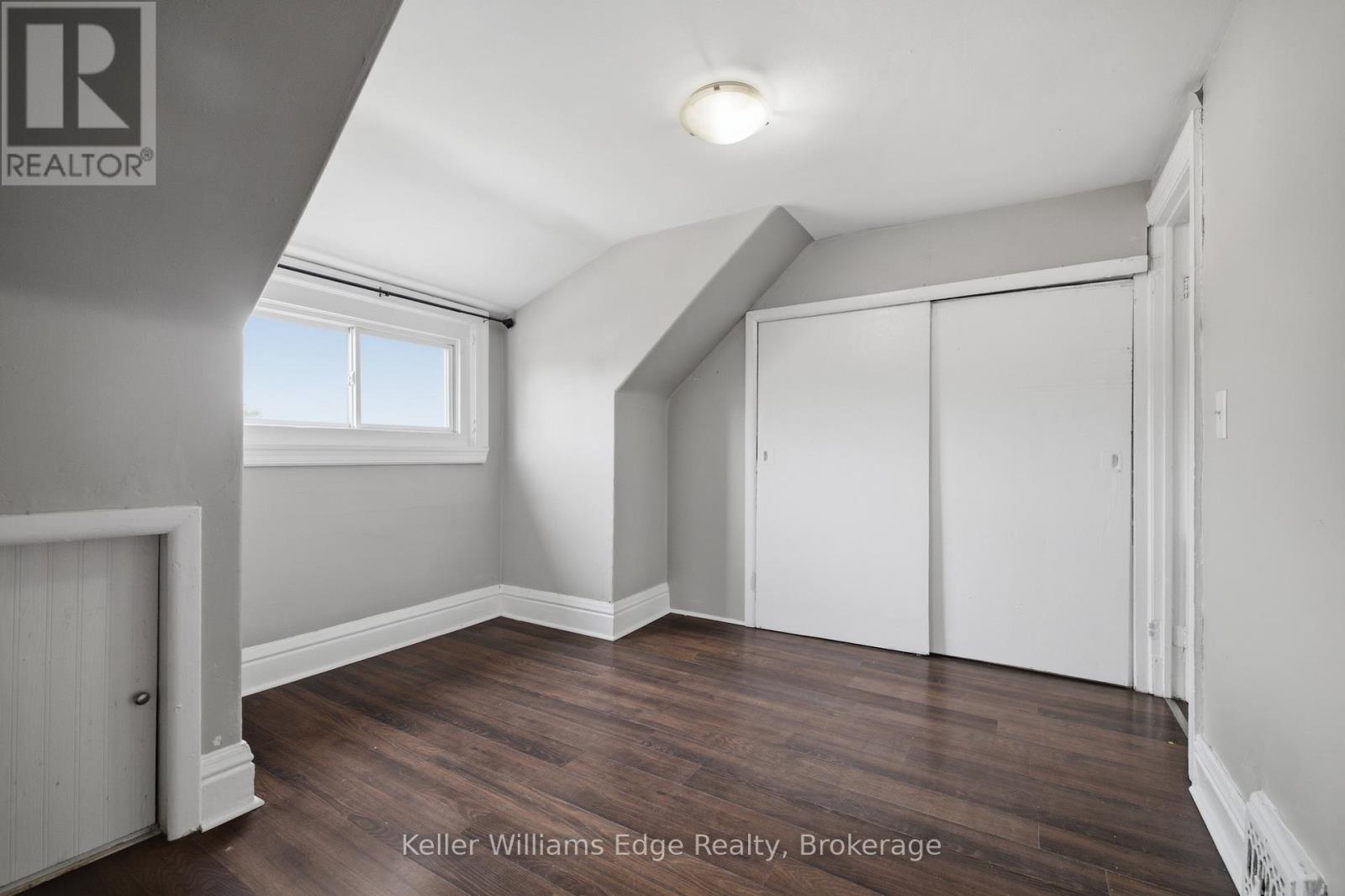 104 ROSSLYN AVENUE N - 43