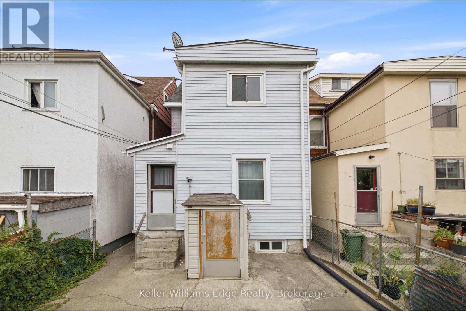 104 ROSSLYN AVENUE N - 44