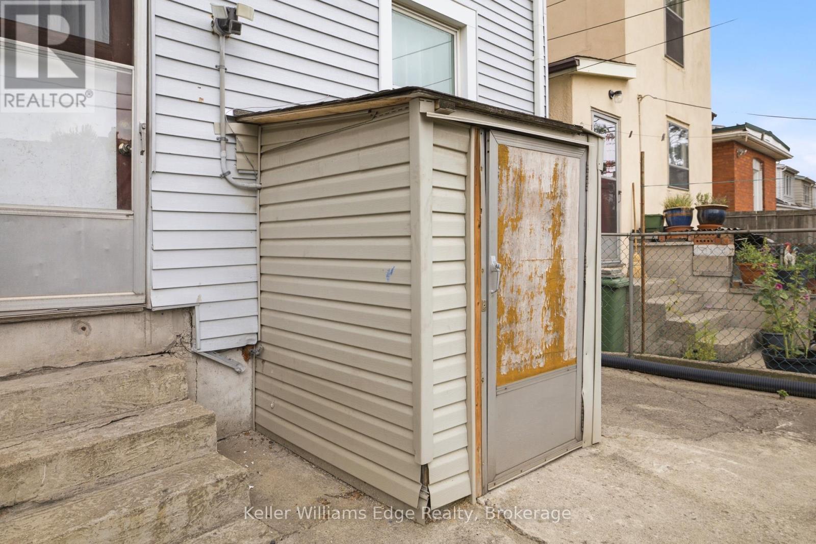 104 ROSSLYN AVENUE N - 47