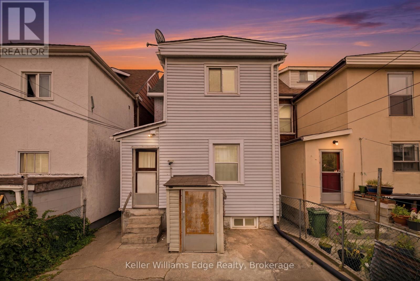 104 ROSSLYN AVENUE N - 48