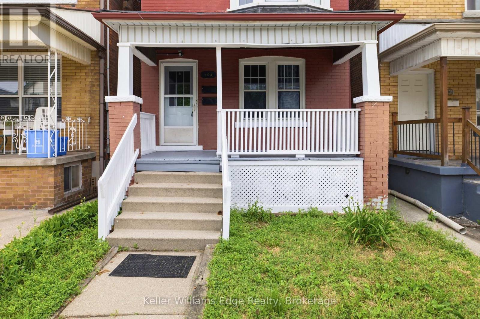 104 ROSSLYN AVENUE N - 5