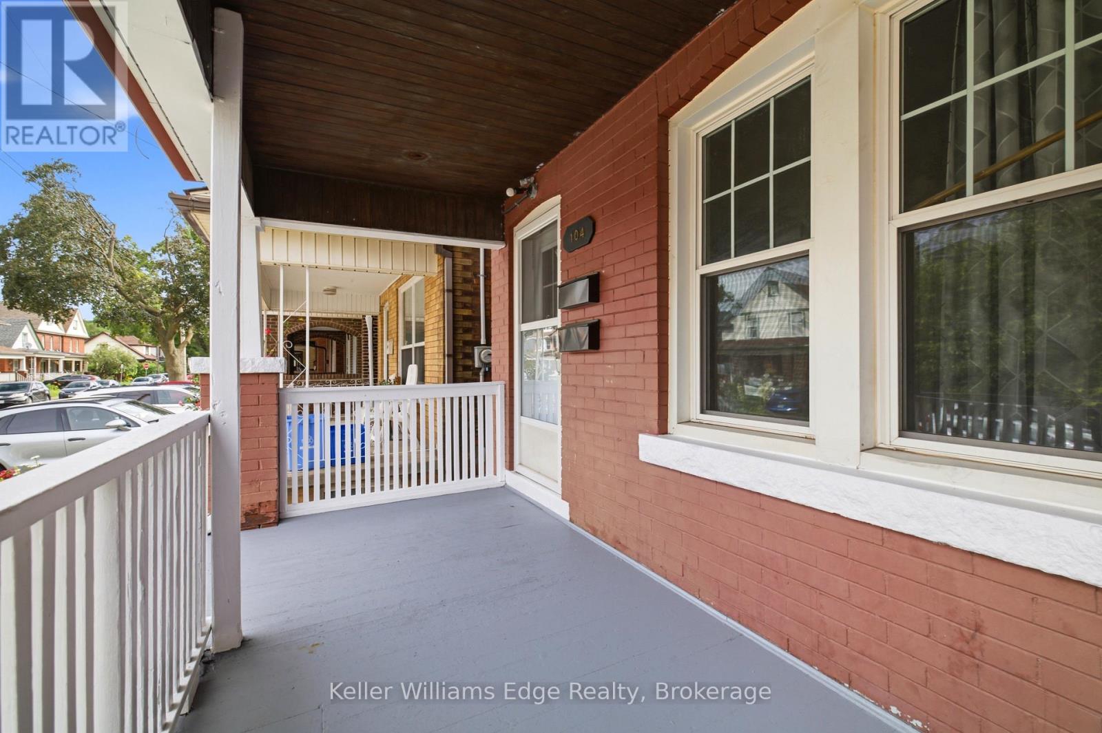 104 ROSSLYN AVENUE N - 6