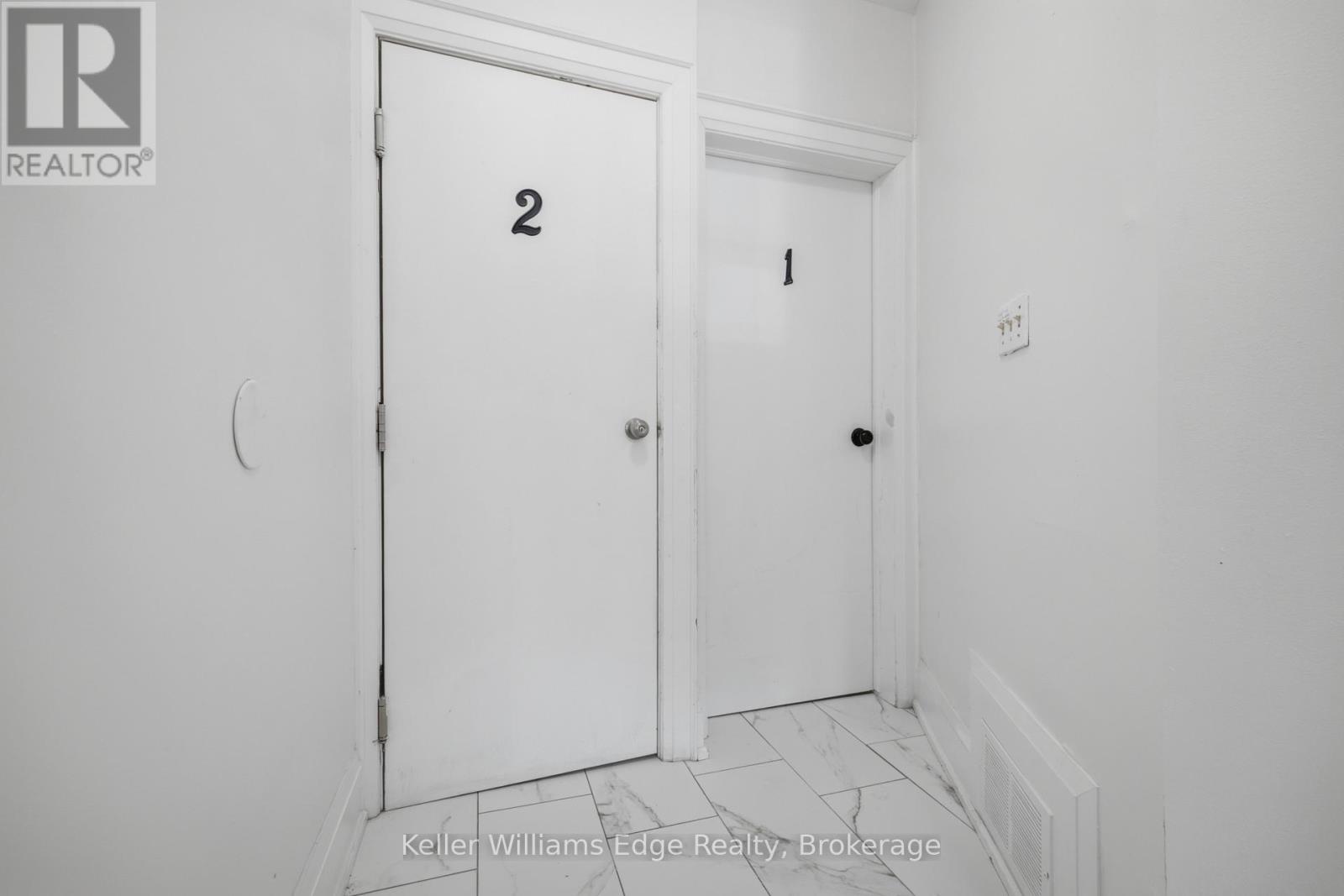 104 ROSSLYN AVENUE N - 7