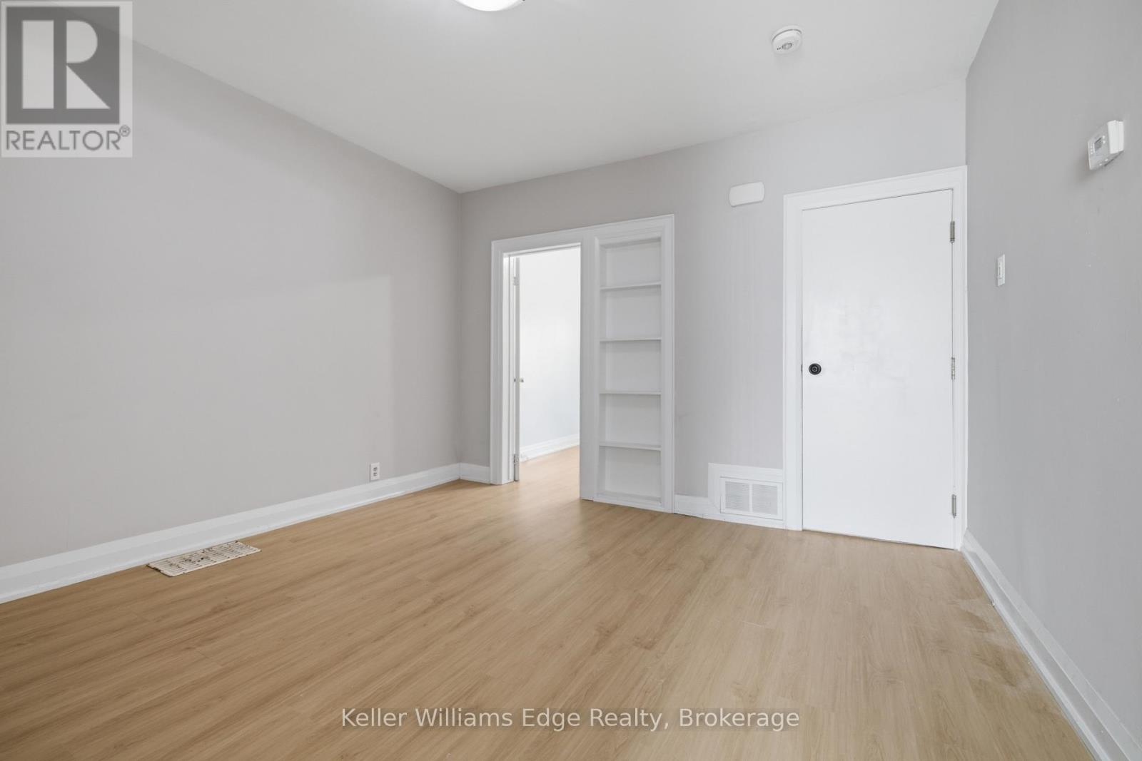104 ROSSLYN AVENUE N - 8