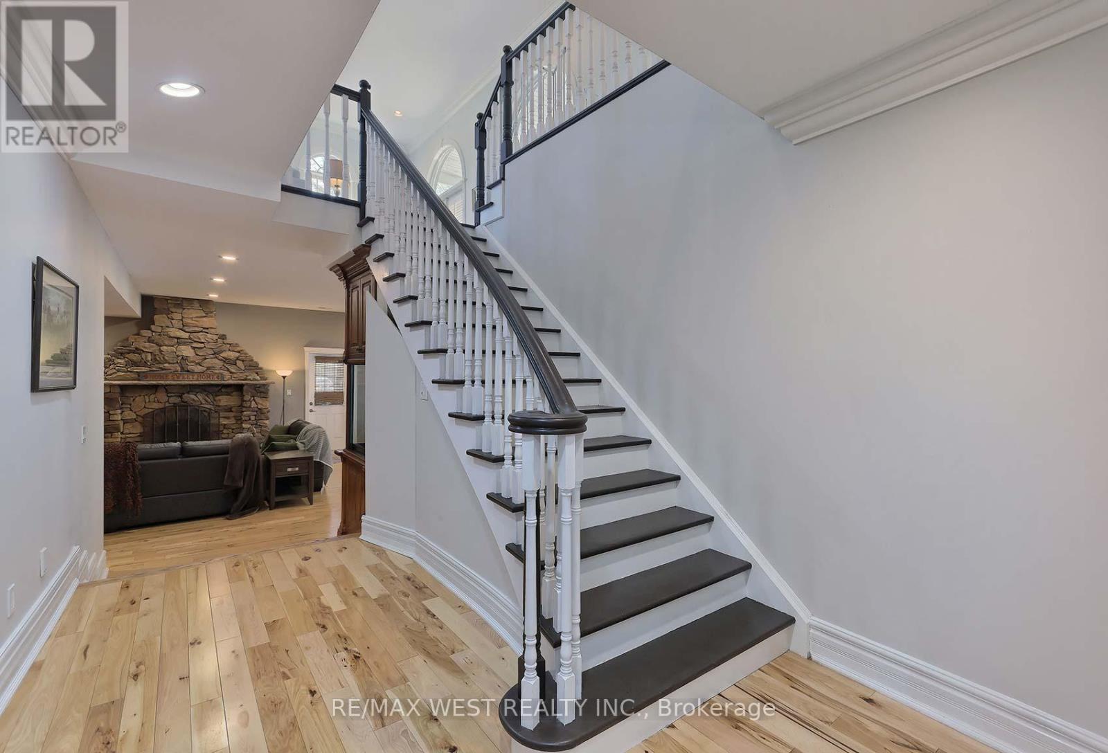 5 HUMBERVIEW DRIVE - 12