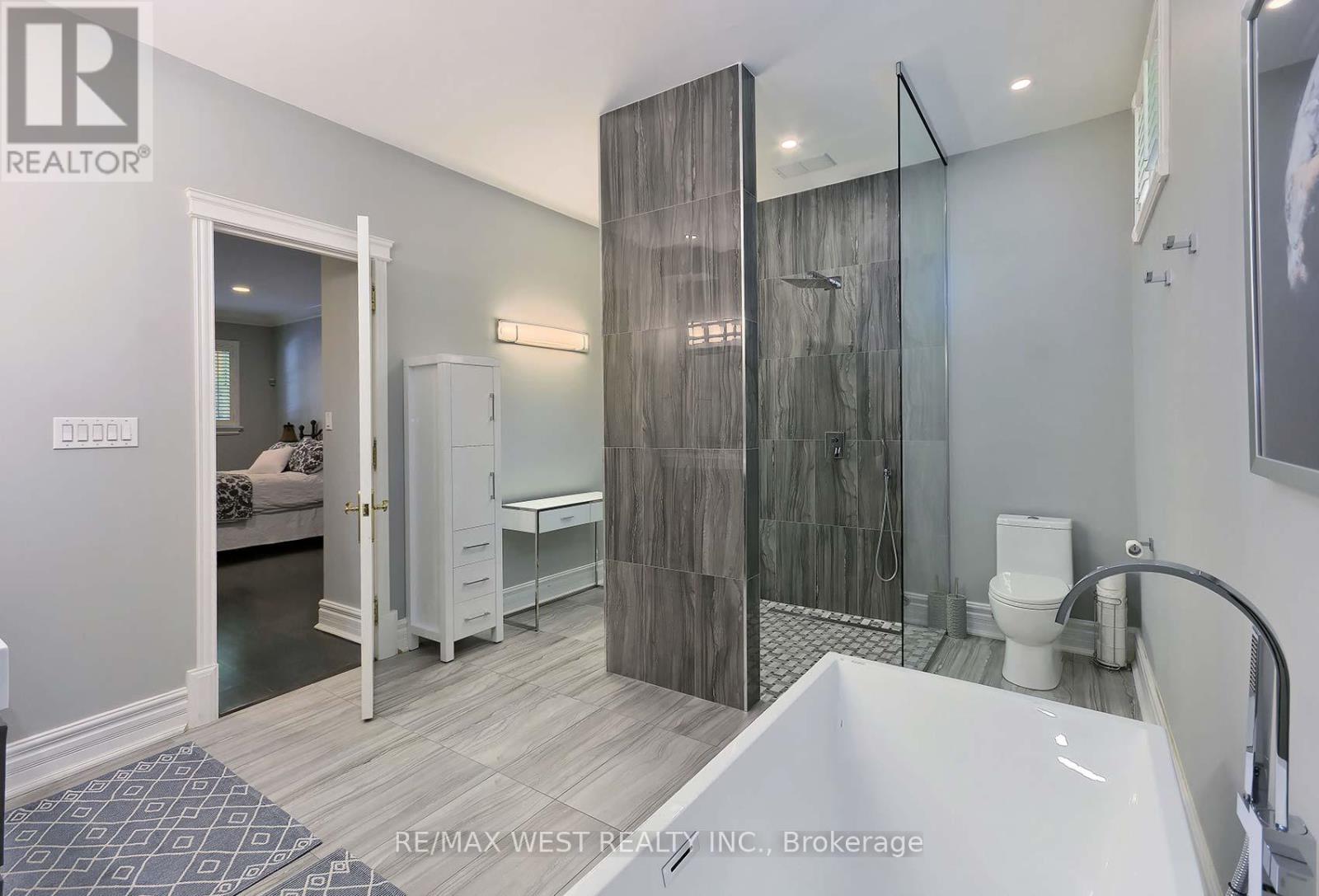 5 HUMBERVIEW DRIVE - 18