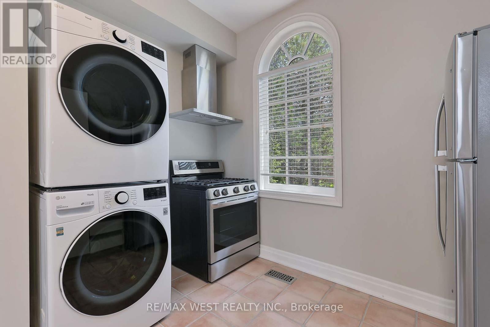 5 HUMBERVIEW DRIVE - 25