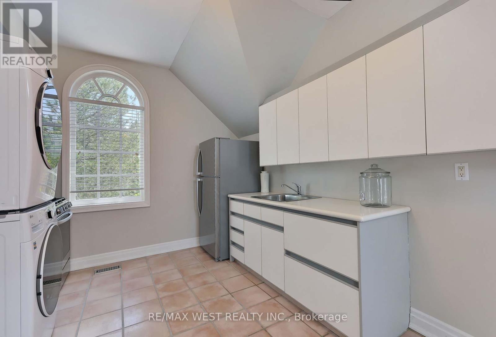 5 HUMBERVIEW DRIVE - 27