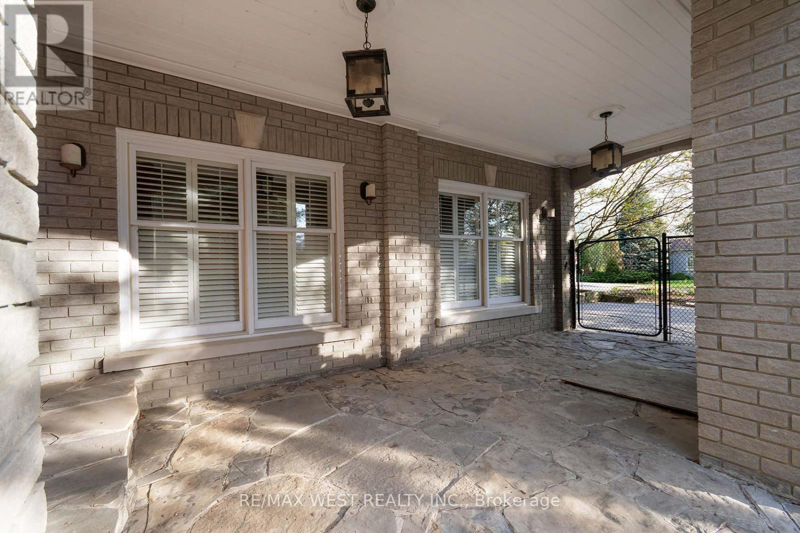 5 HUMBERVIEW DRIVE - 31