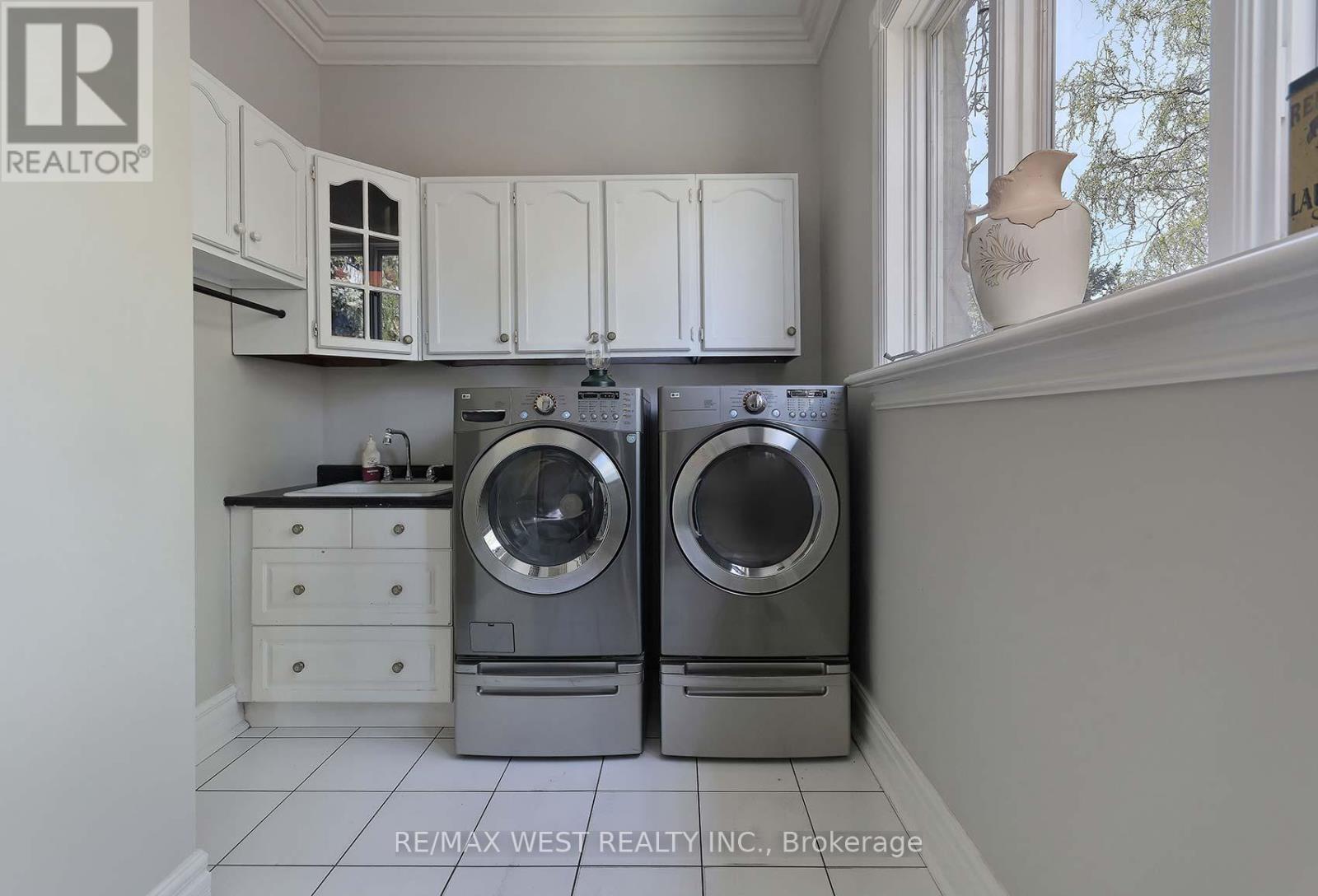 5 HUMBERVIEW DRIVE - 22