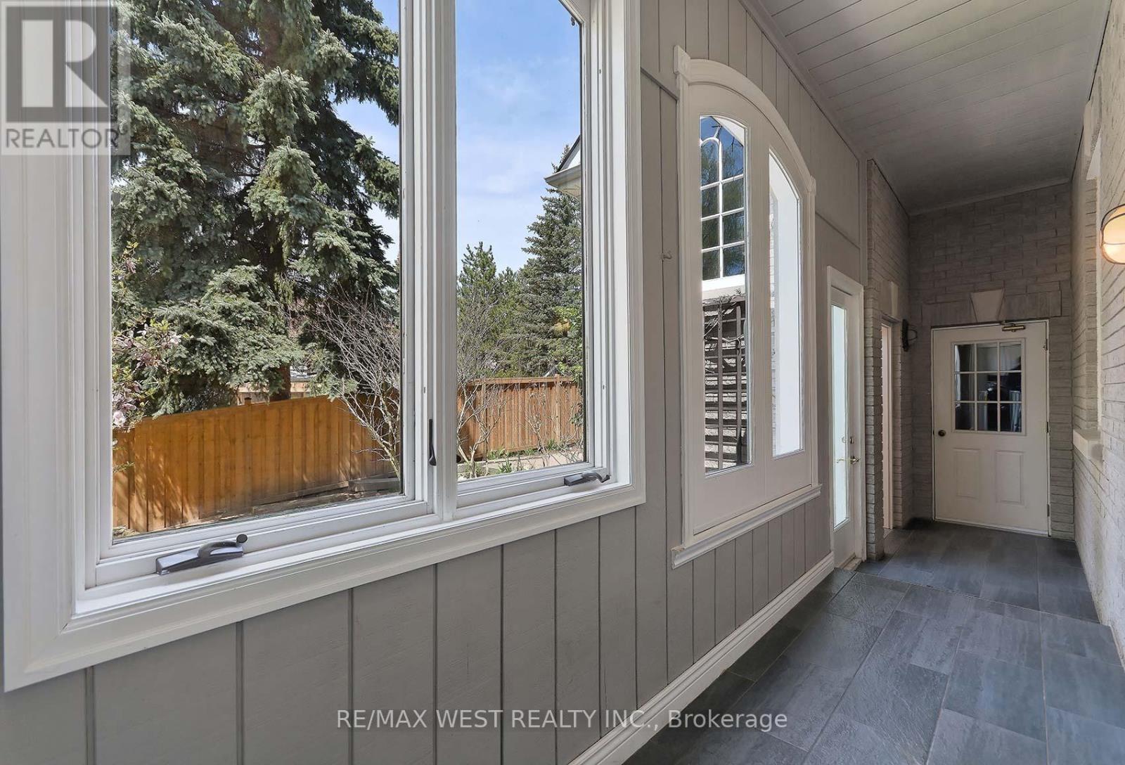 5 HUMBERVIEW DRIVE - 23