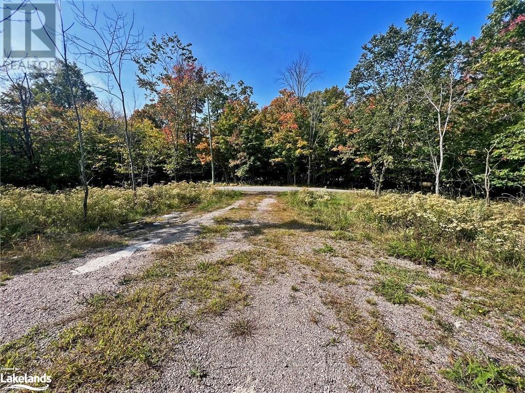 Build your dream home on .75 acres!