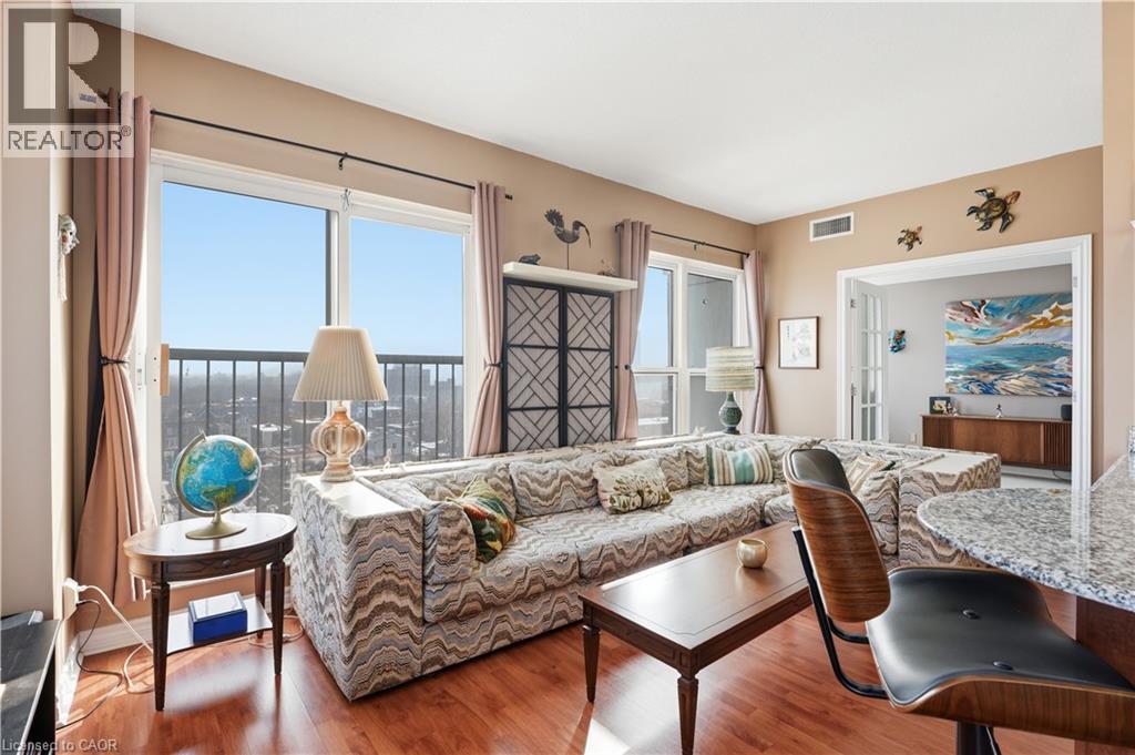 #802 135 JAMES Street S - 10