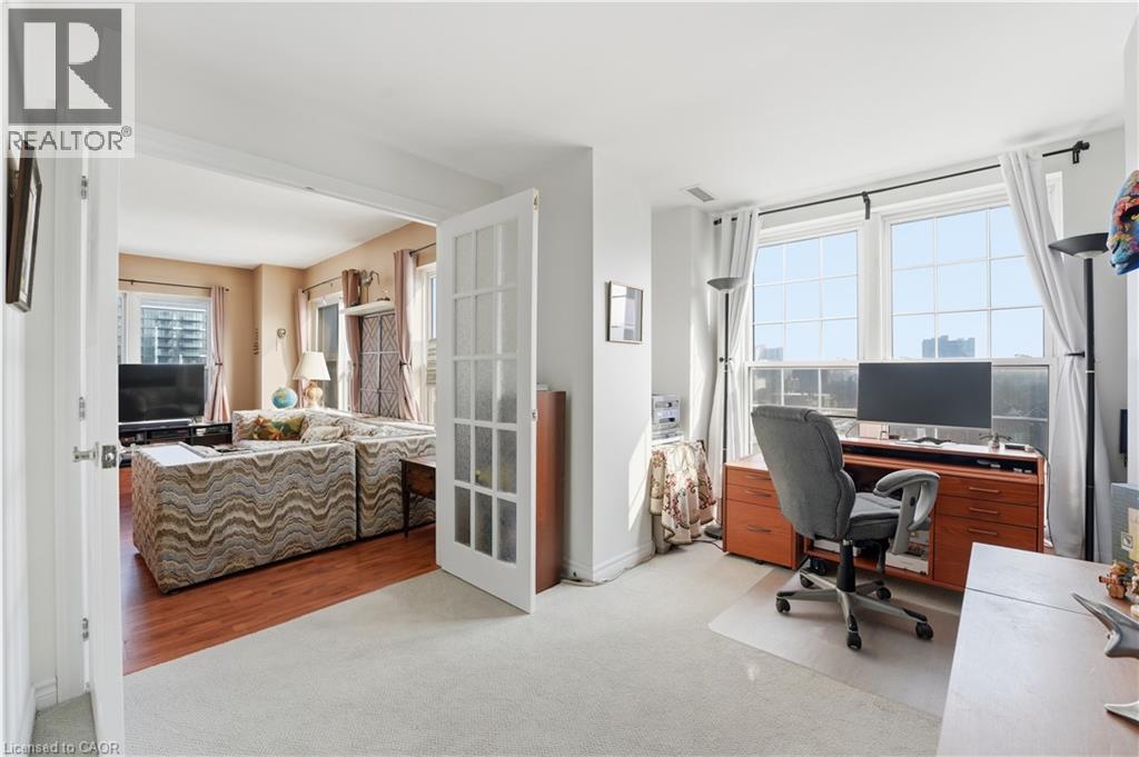 #802 135 JAMES Street S - 13