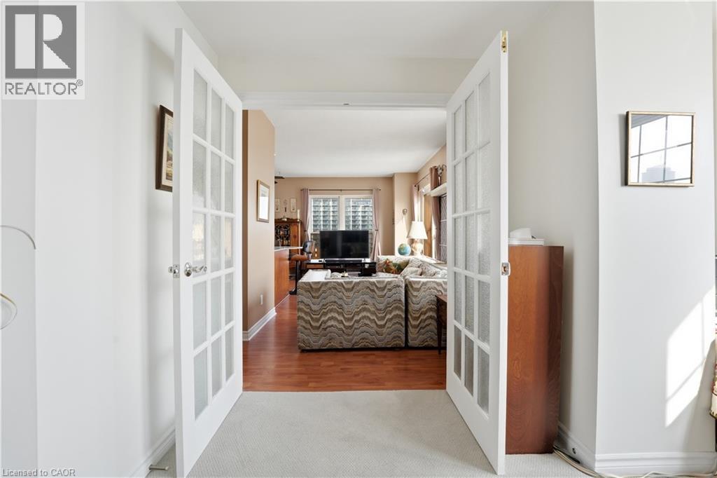 #802 135 JAMES Street S - 14