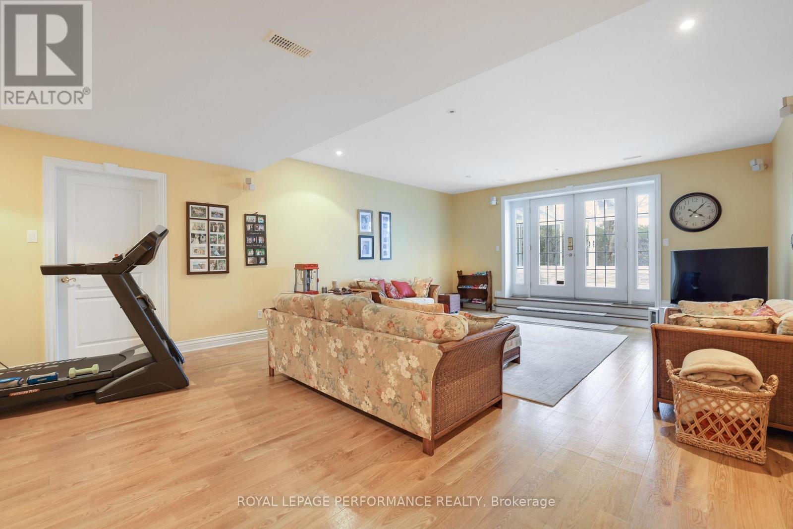 951 GOLF CLUB ROAD - 32