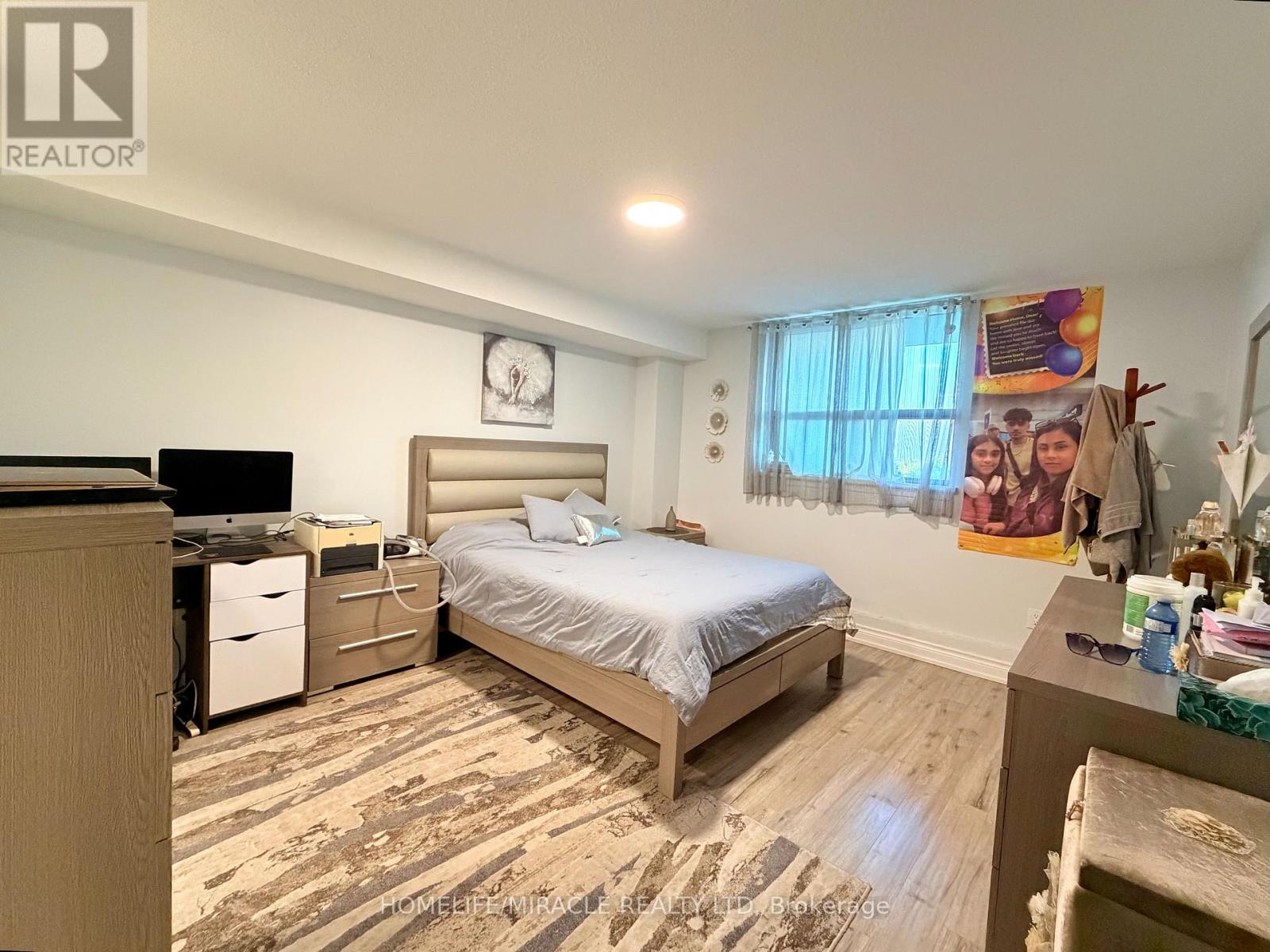 #714 100 WINGARDEN COURT - 18