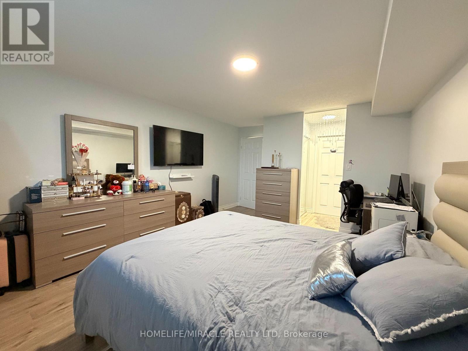 #714 100 WINGARDEN COURT - 20
