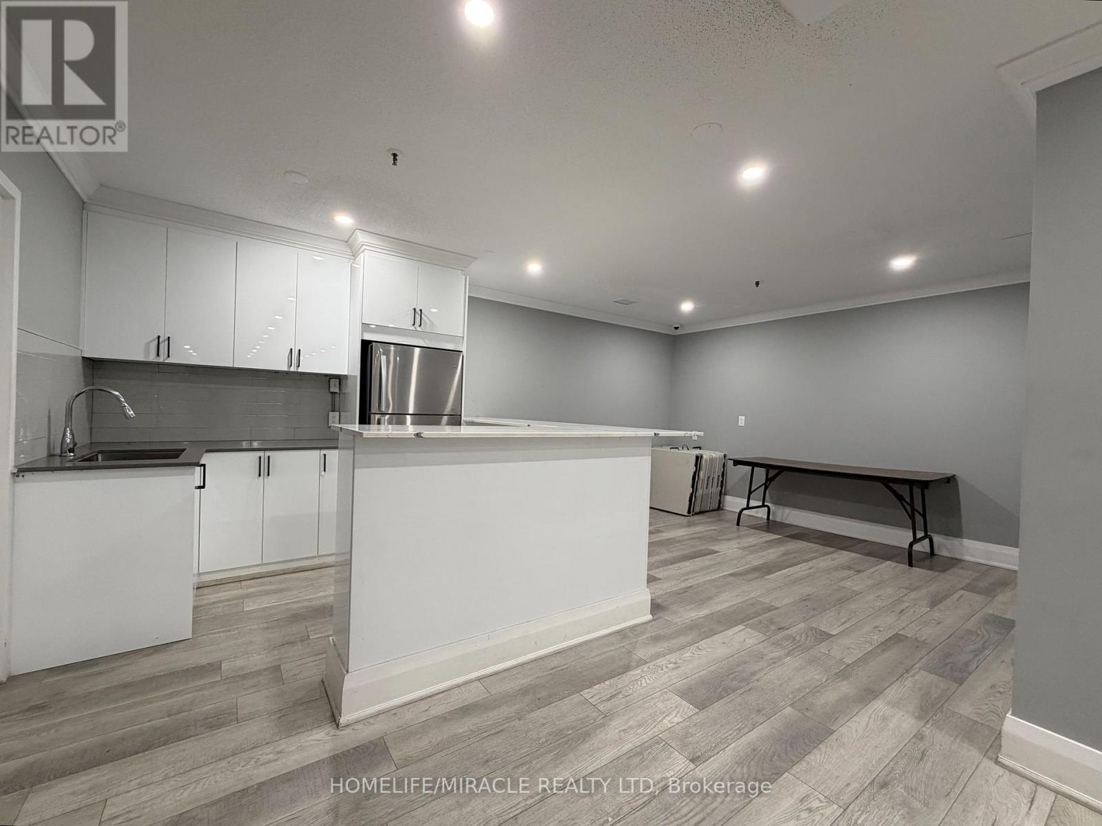 #714 100 WINGARDEN COURT - 35