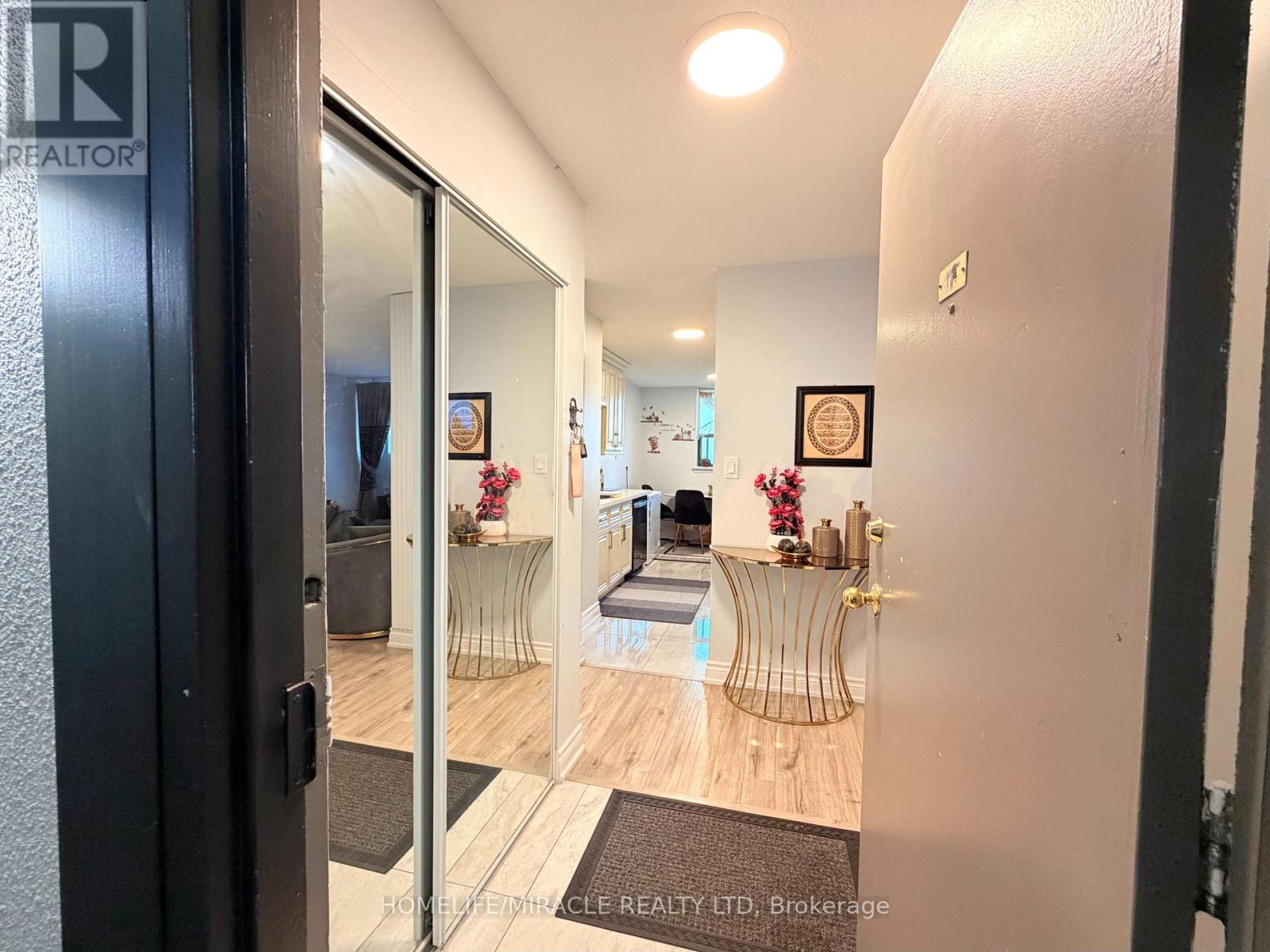 #714 100 WINGARDEN COURT - 8