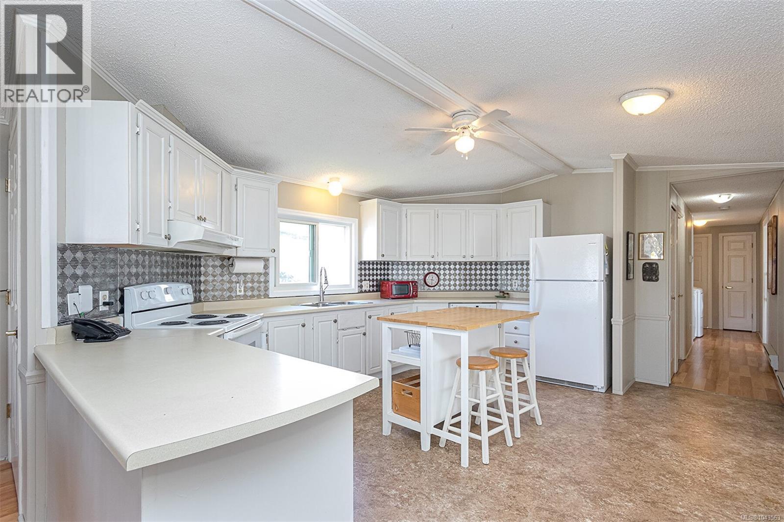 #9 7583 Central Saanich Rd - 14