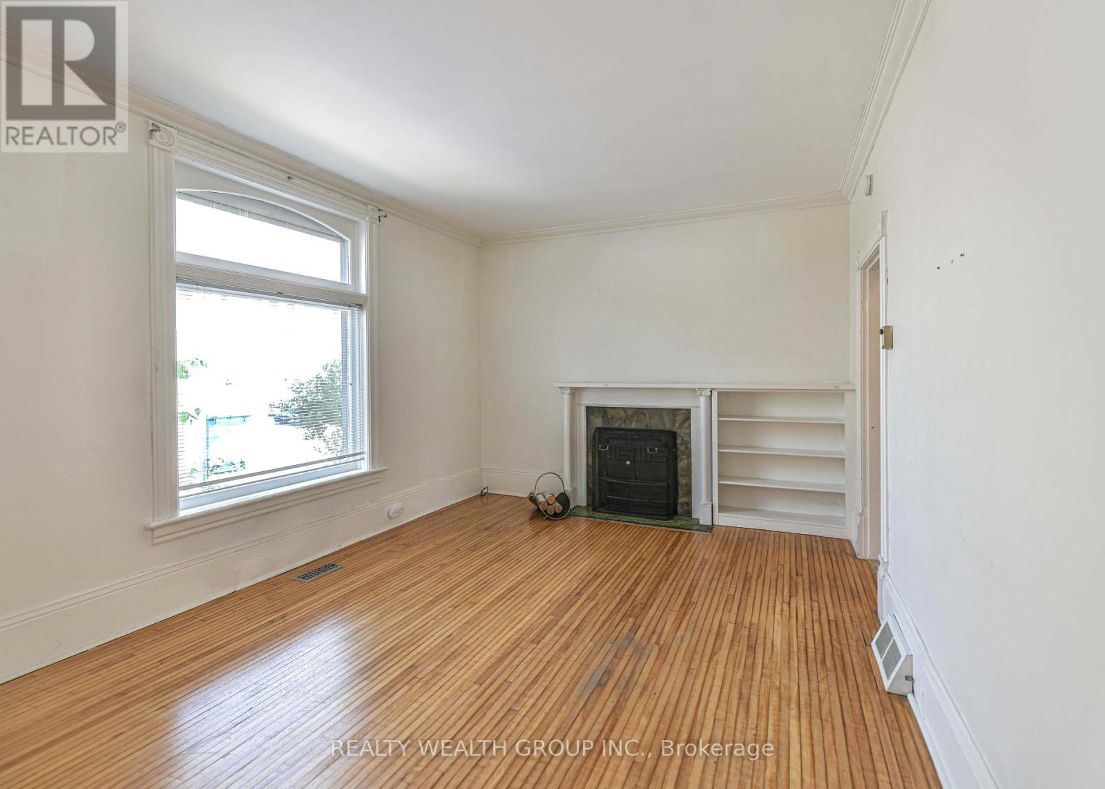 #2 23 PENETANG STREET - 11