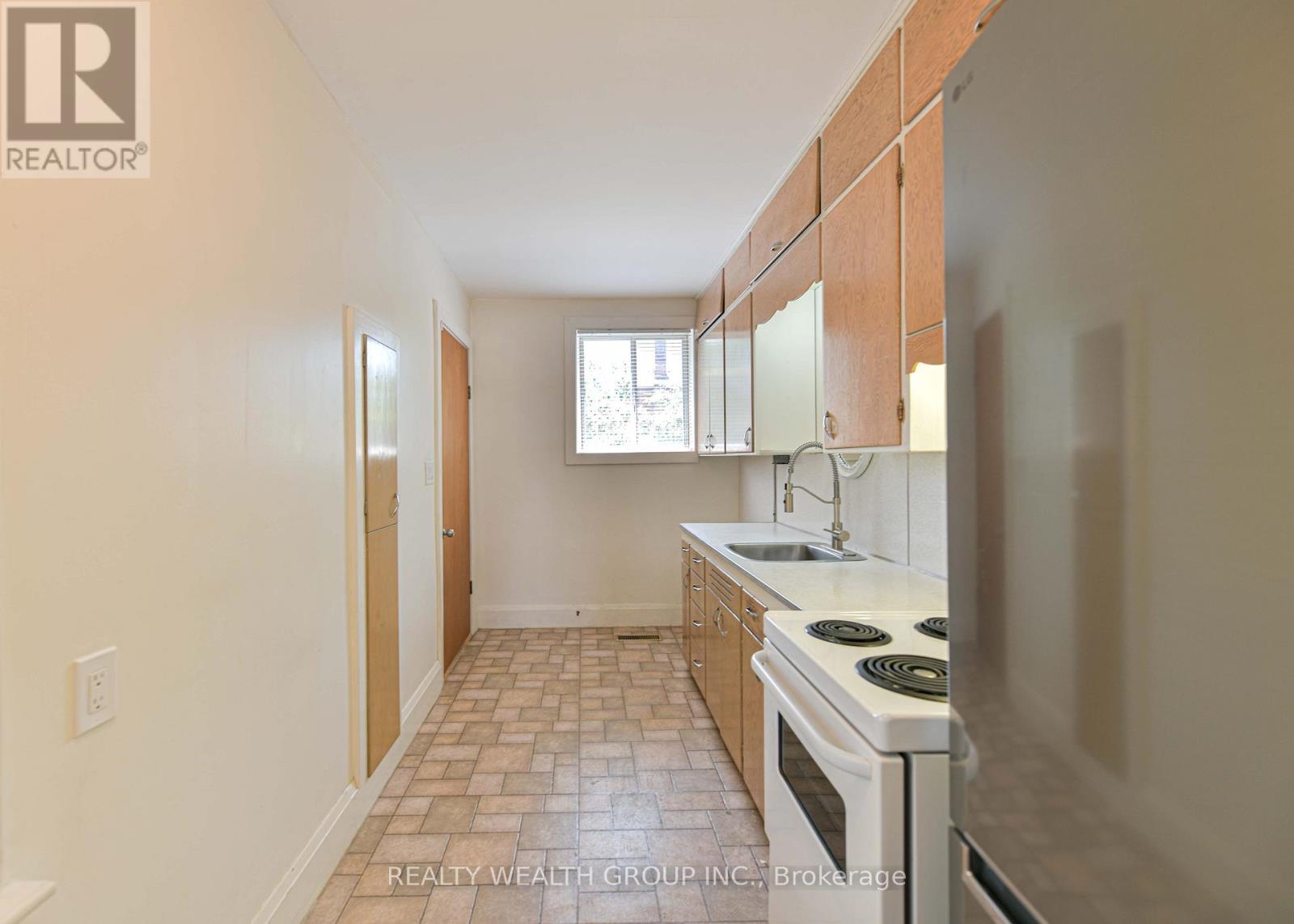 #2 23 PENETANG STREET - 13