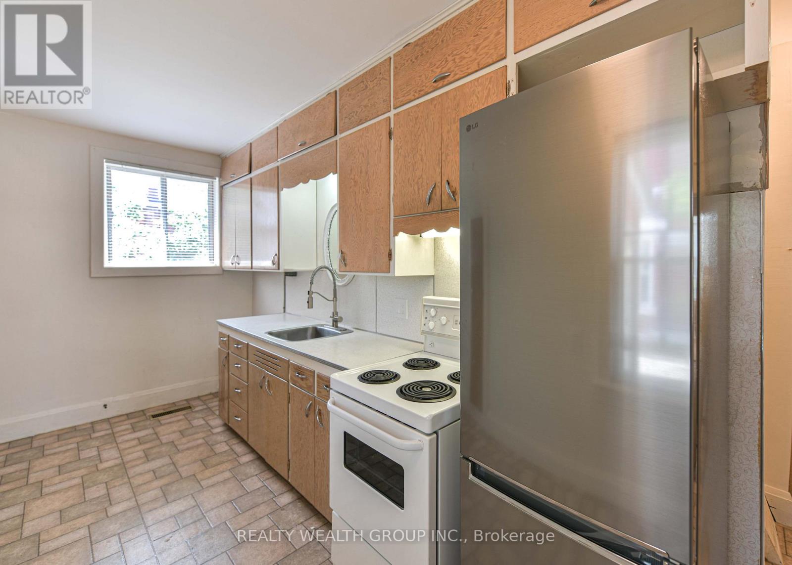 #2 23 PENETANG STREET - 14