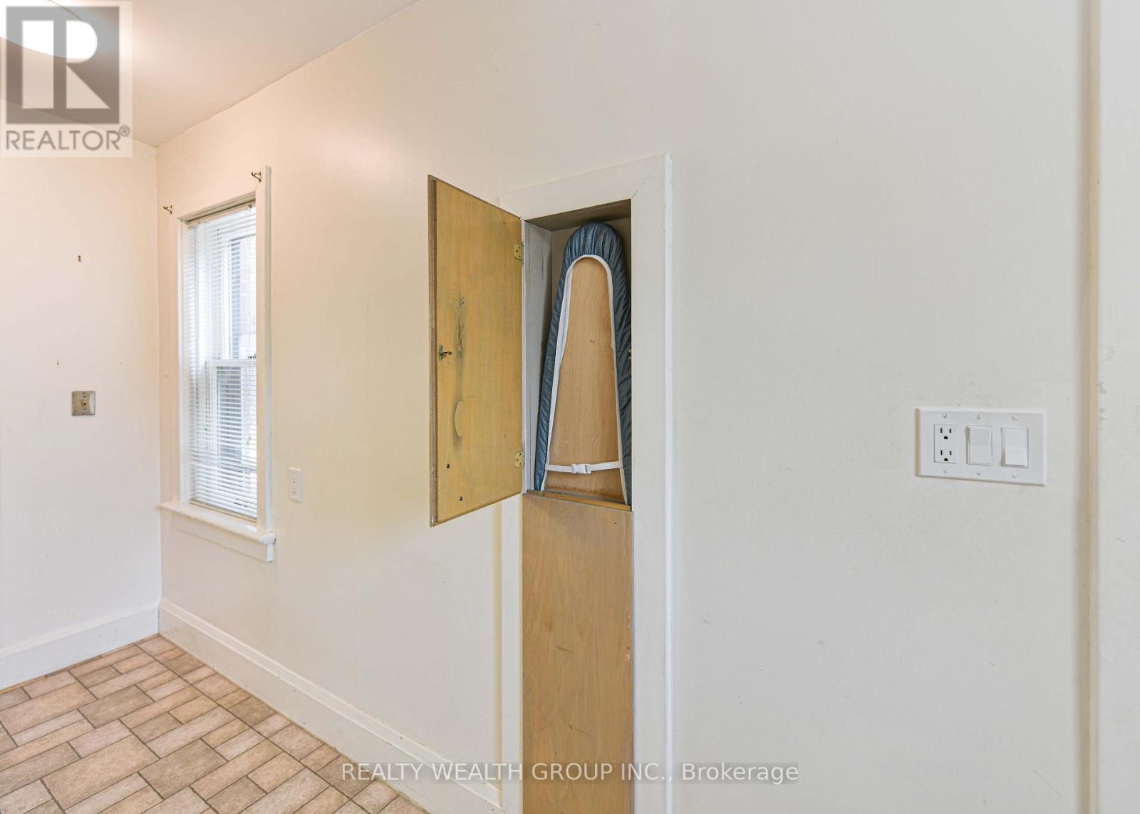 #2 23 PENETANG STREET - 15