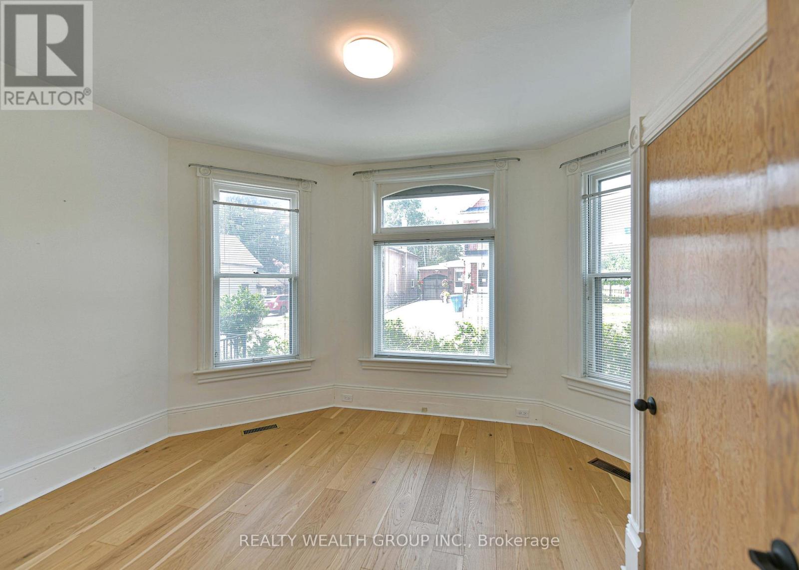 #2 23 PENETANG STREET - 16