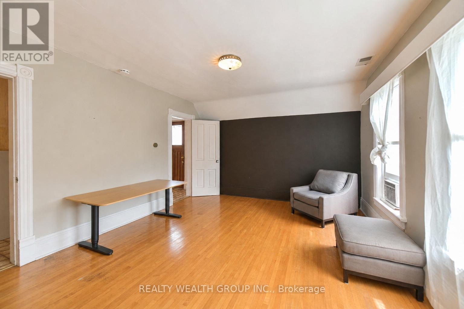 #2 23 PENETANG STREET - 24