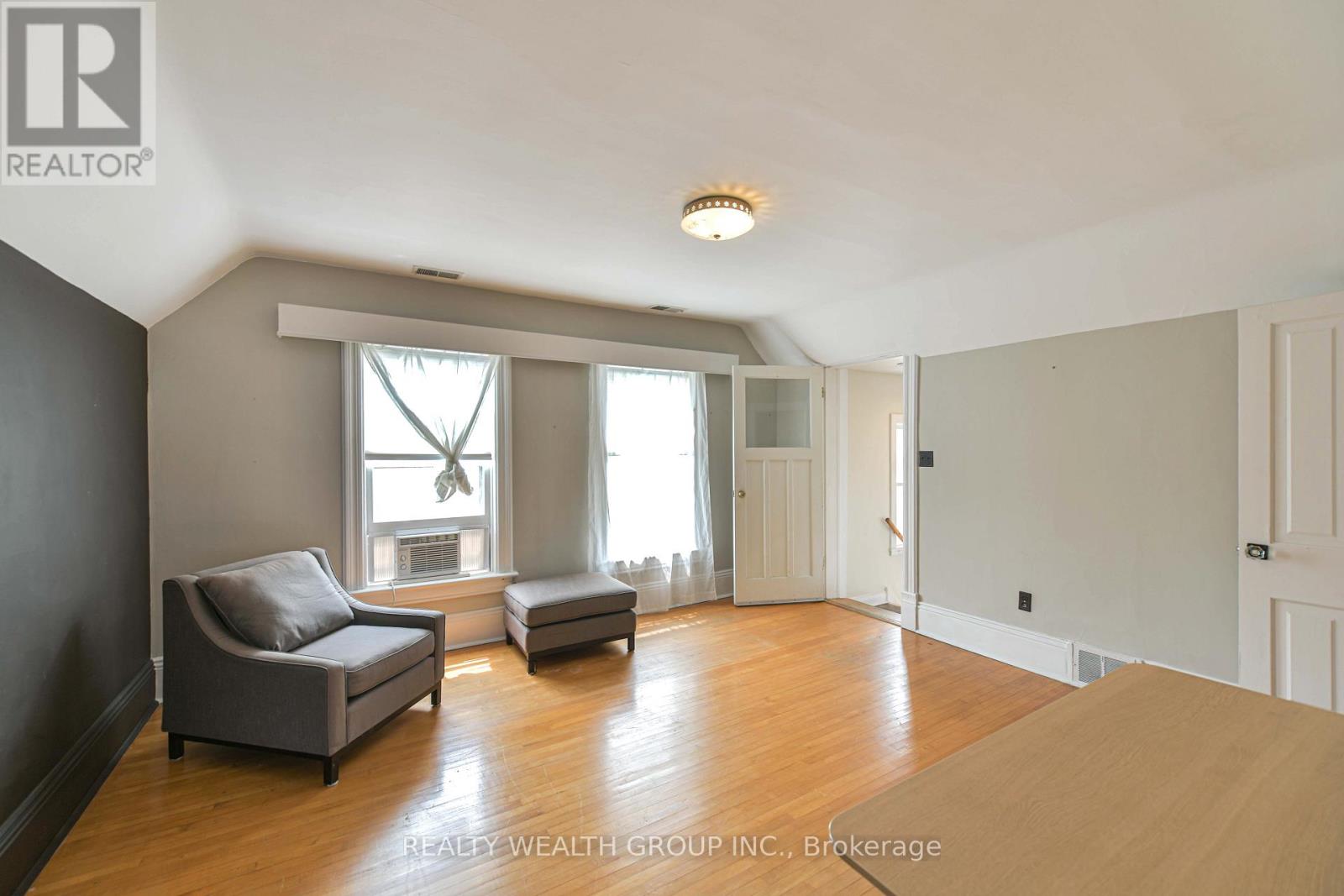 #2 23 PENETANG STREET - 25