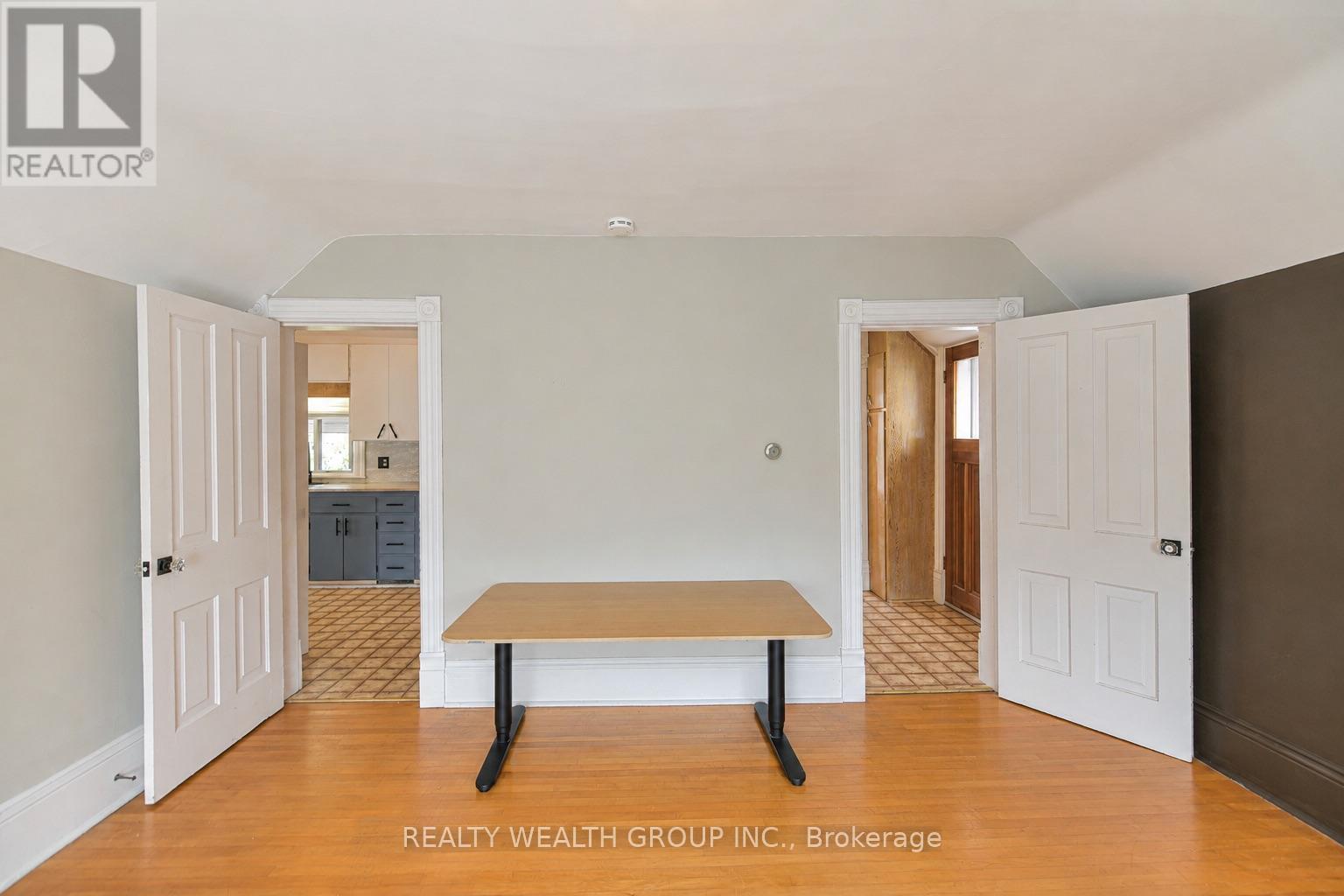 #2 23 PENETANG STREET - 26